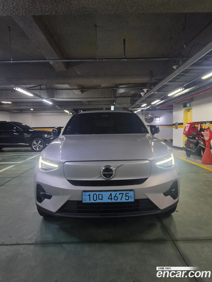 Volvo XC40 Recharge 2023 — 4