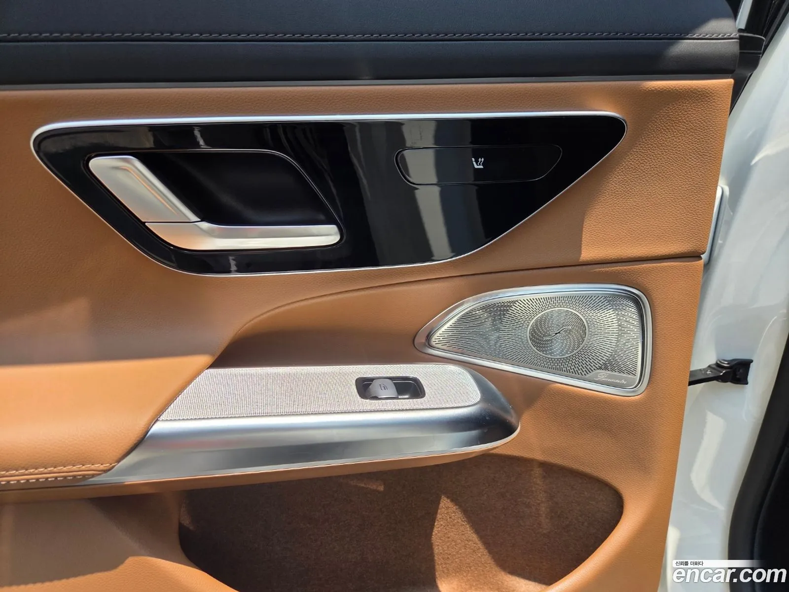 Mercedes-Benz E-Class W214 2026 — 15