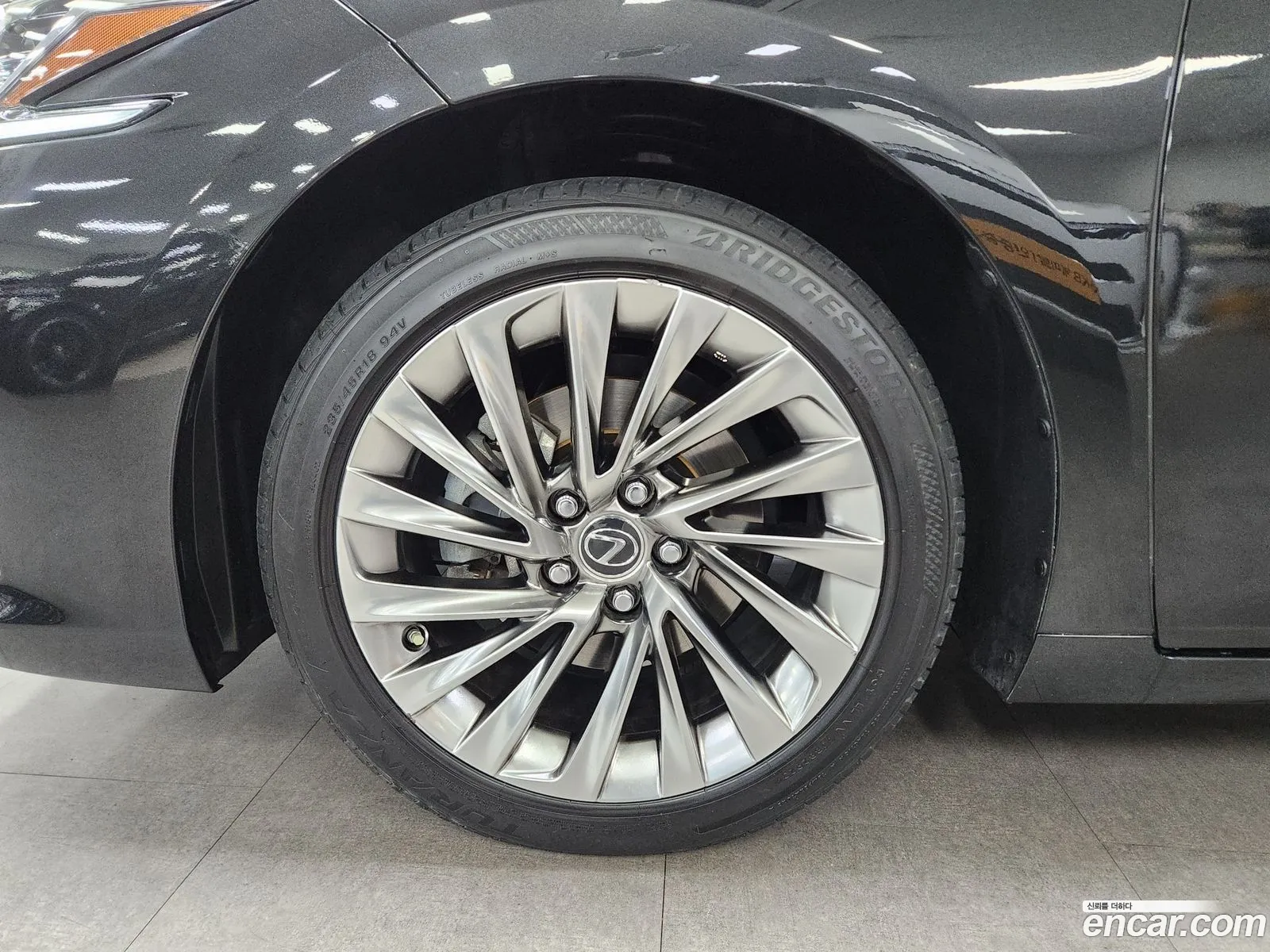 Lexus ES300h 7th Gen 2023 — 14