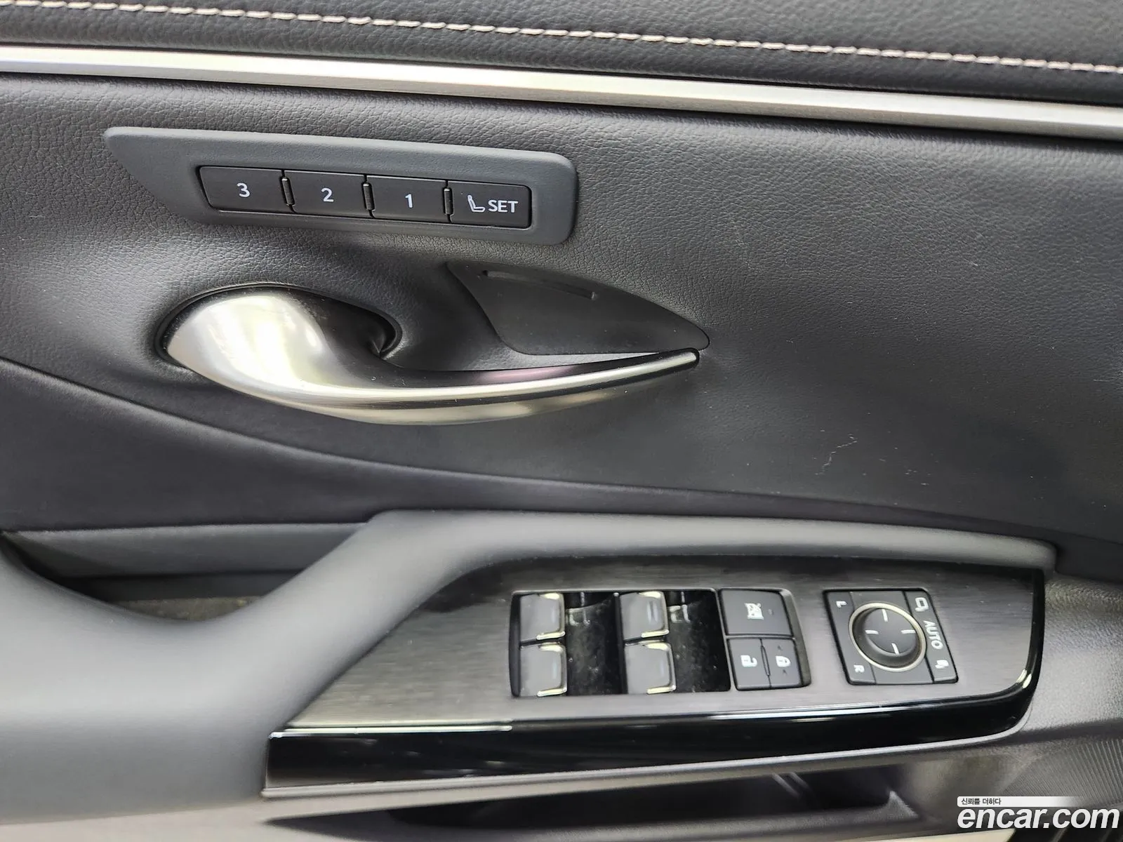 Lexus ES300h 7th Gen 2023 — 6