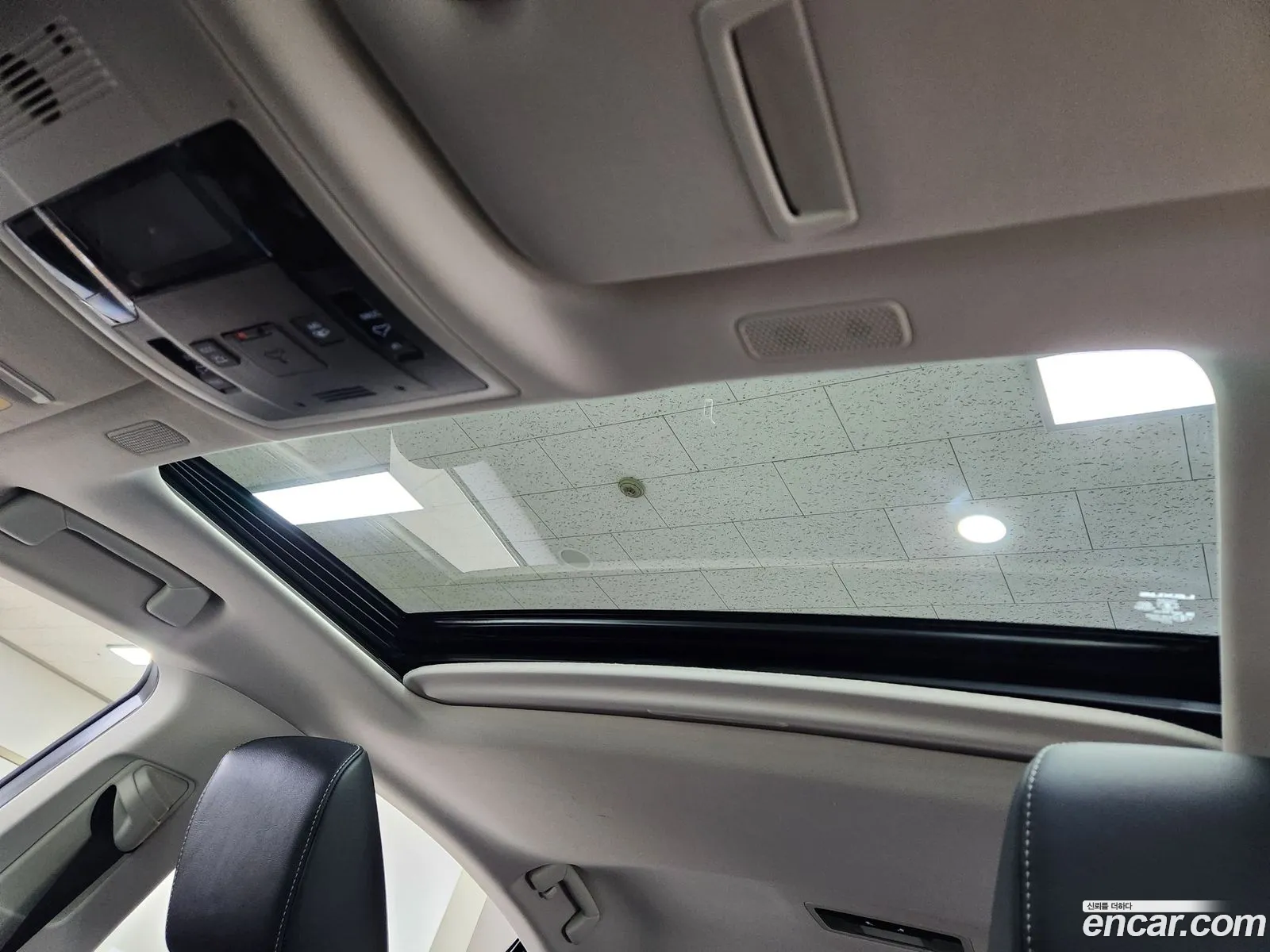 Lexus ES300h 7th Gen 2023 — 12