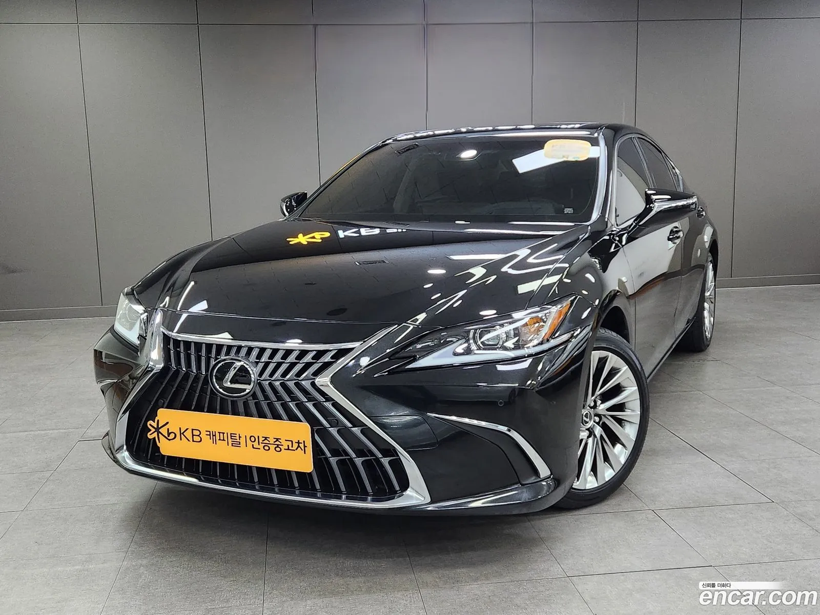 Lexus ES300h 7th Gen 2023 — 16