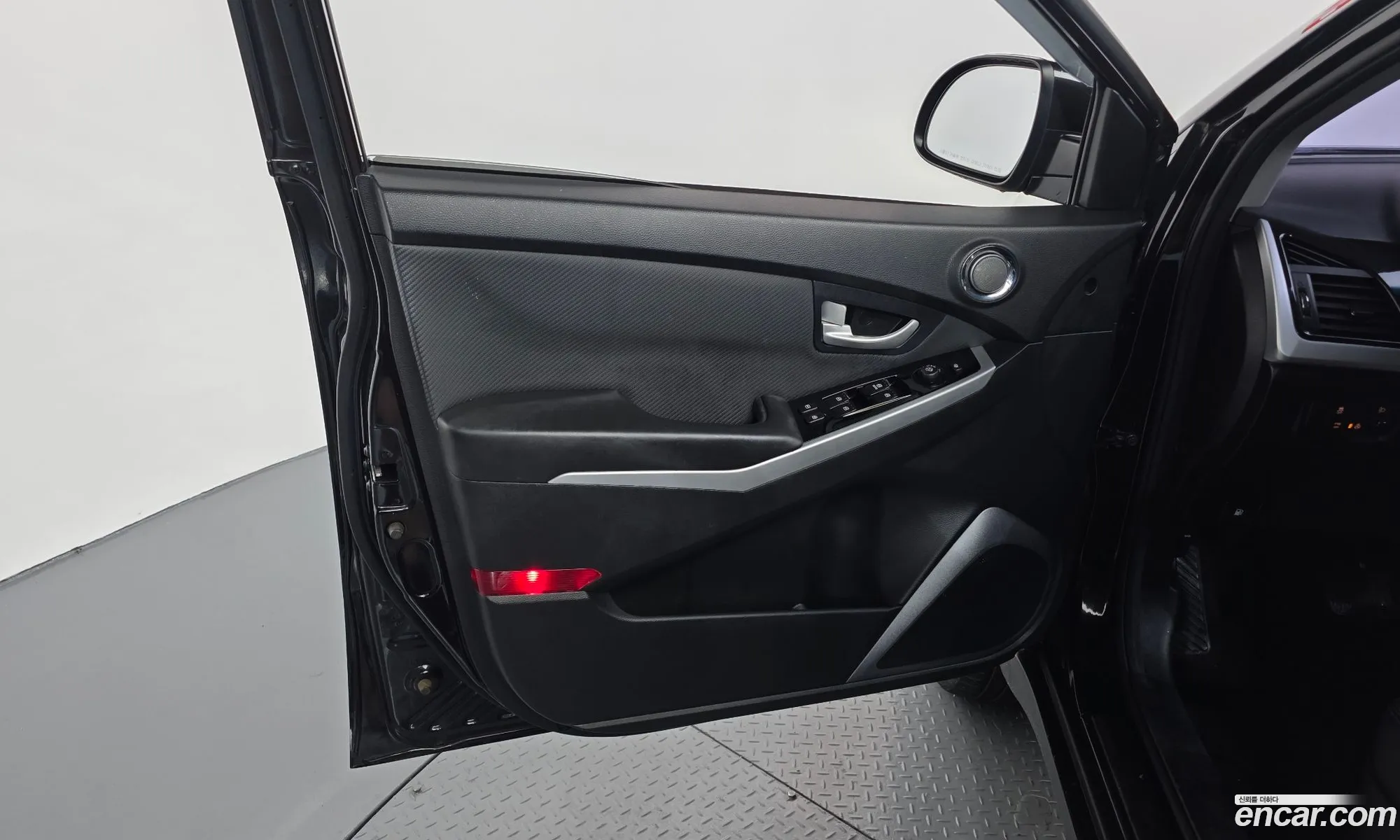 KG Mobility (SsangYong) Style Korando C 2018 — 12