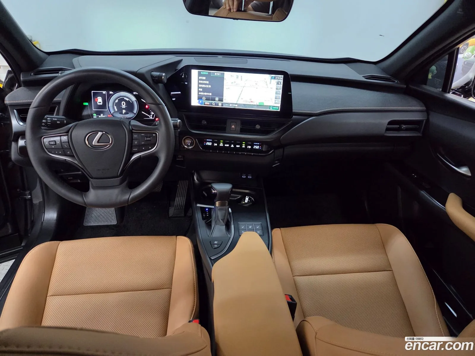 Lexus UX250h 2023 — 5