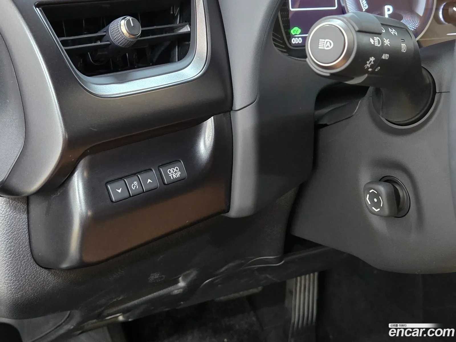 Lexus UX250h 2023 — 8
