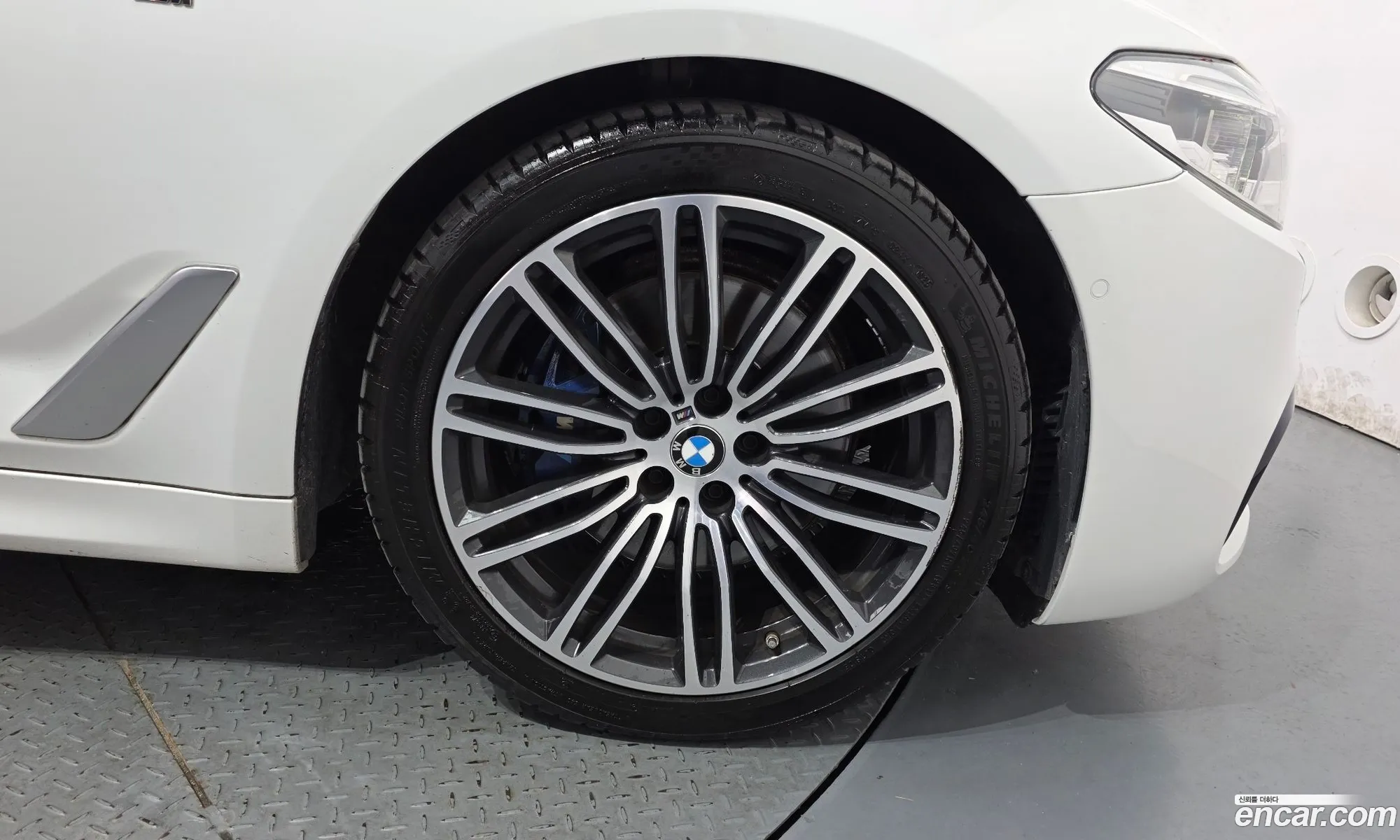 BMW 5 Series 2019 WBAJD3102KWW50681 — 18