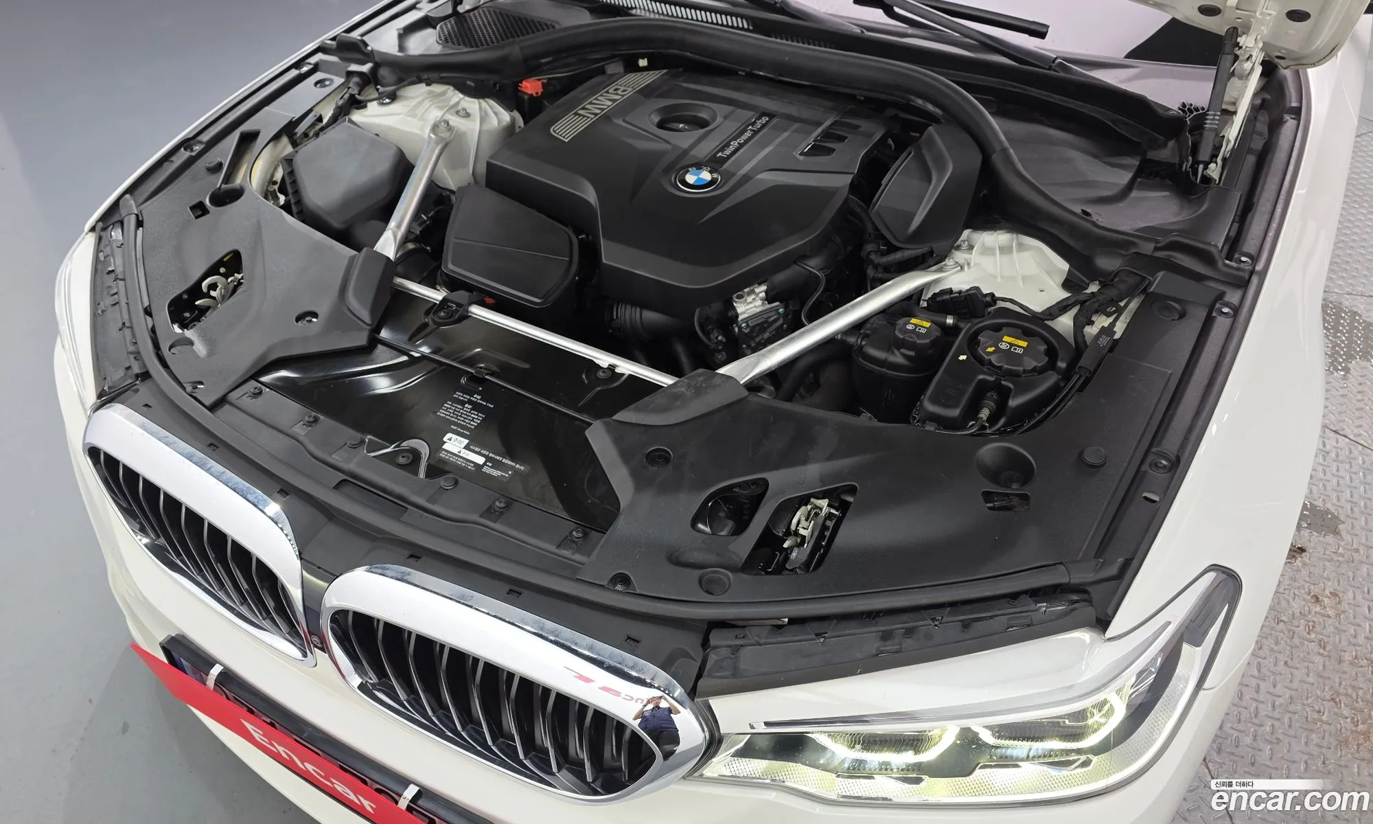 BMW 5 Series 2019 WBAJD3102KWW50681 — 3