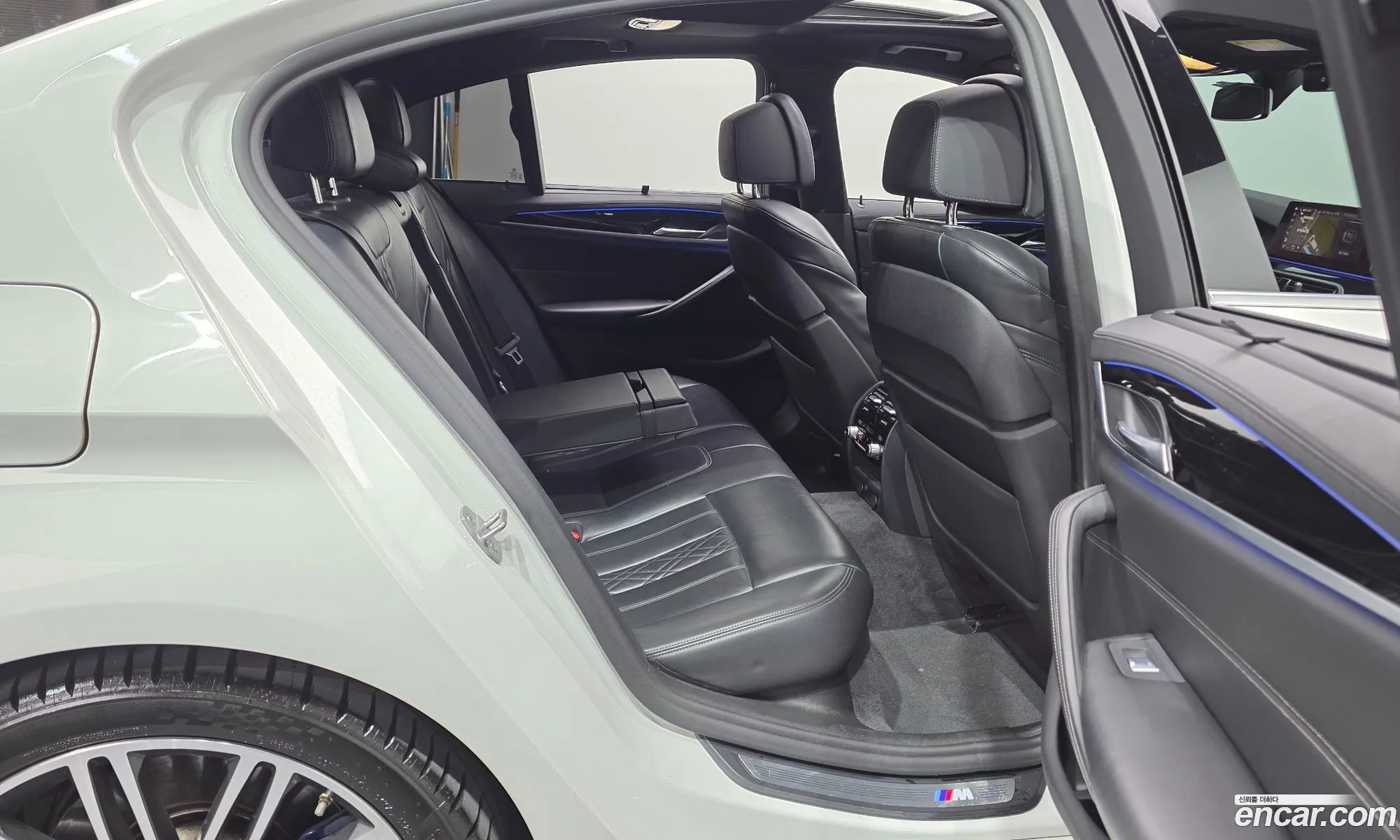 BMW 5 Series 2019 WBAJD3102KWW50681 — 17
