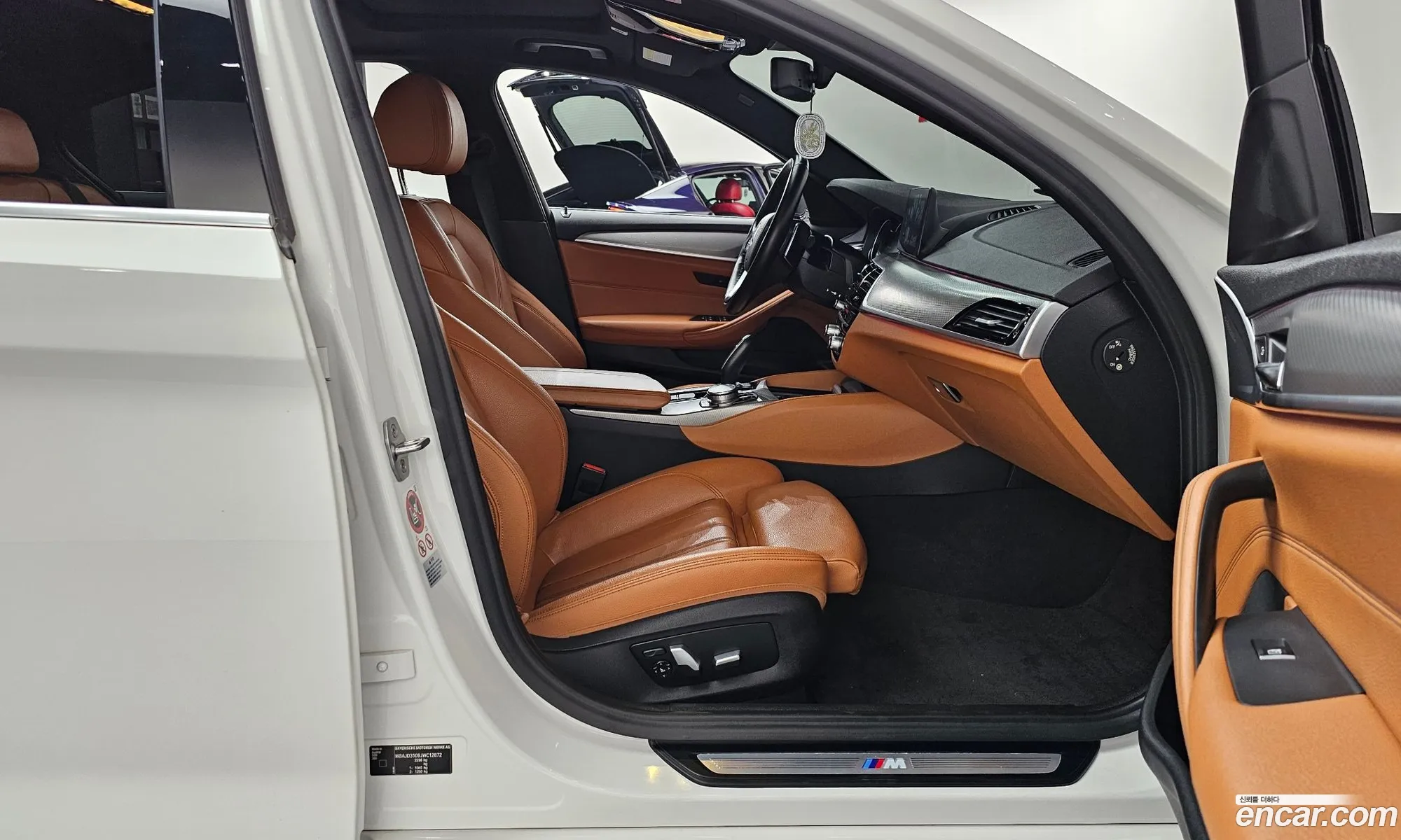 BMW 5 Series 2017 WBAJD3109JWC12872 — 29