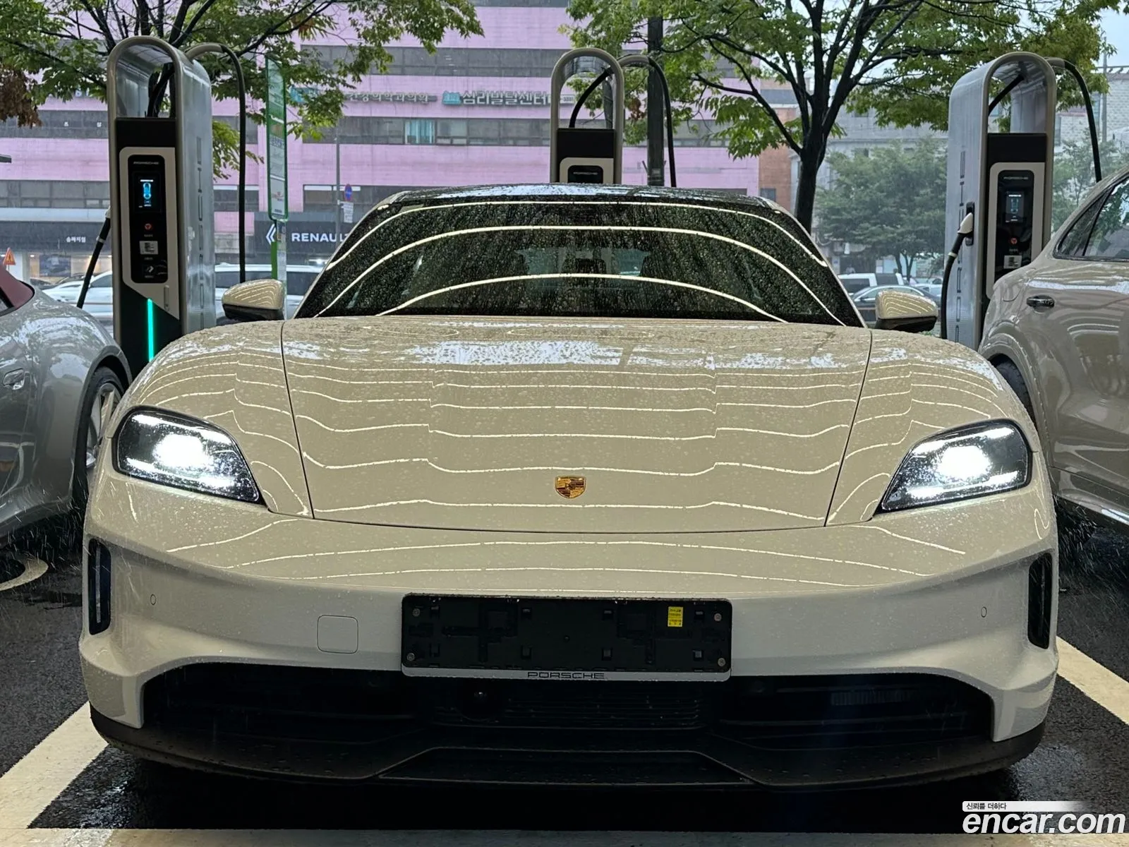 Porsche Taycan 2024 — 19
