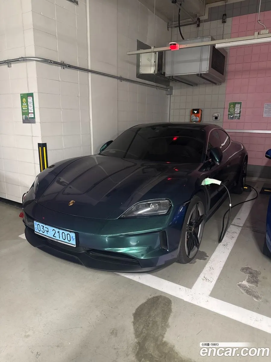 Porsche Taycan 2024 — 17