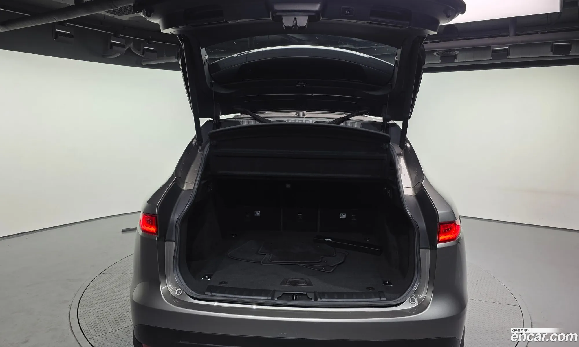 Jaguar F-Pace 2018 SADCA2BN0JA297740 — 16