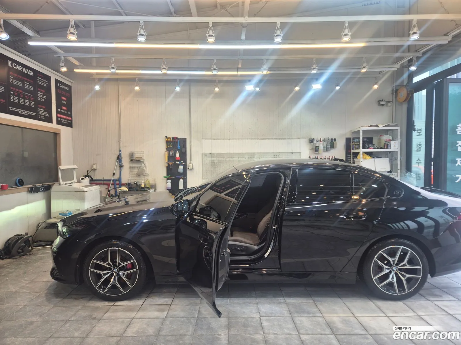 BMW 5 Series 2025 — 3