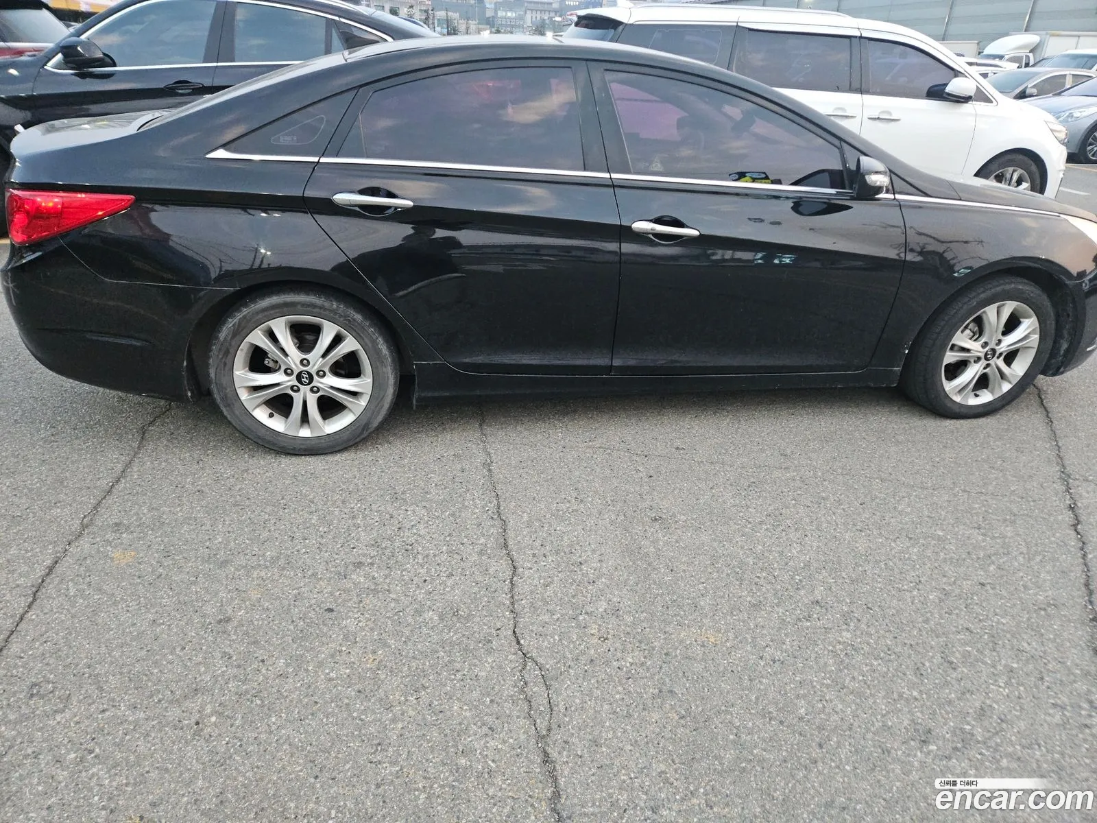 Hyundai YF Sonata 2011 — 17