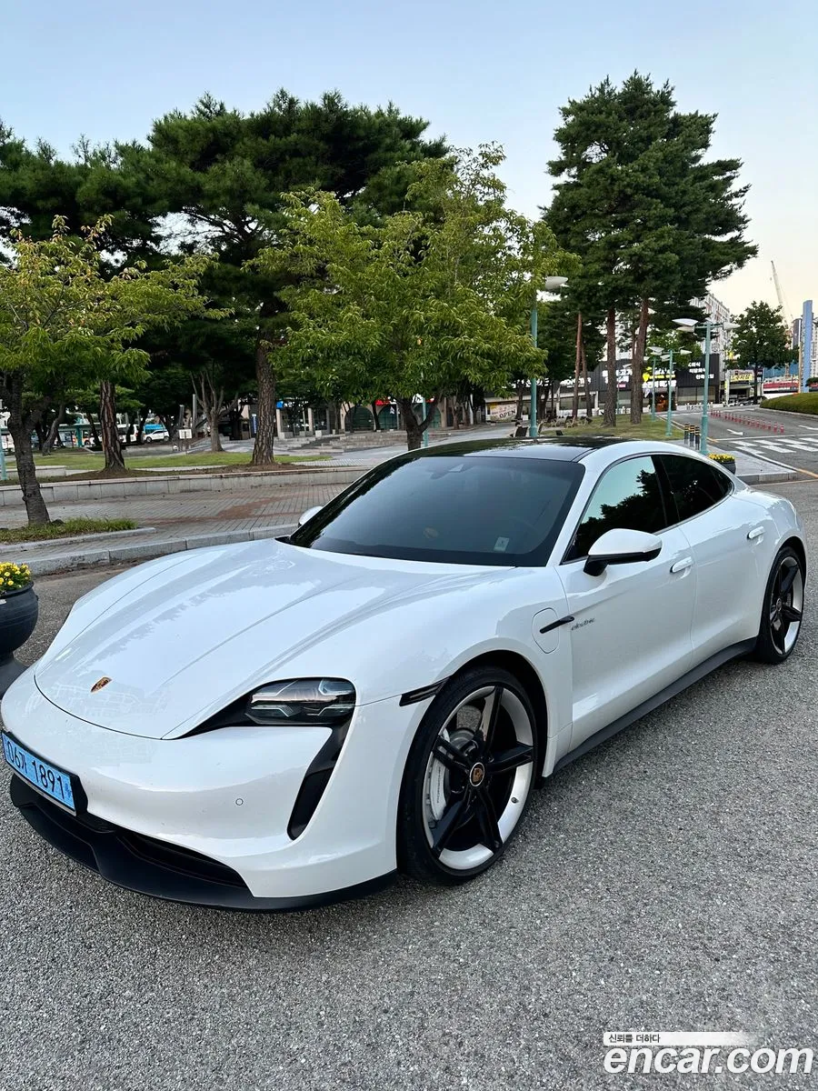 Porsche Taycan 2021 — 2