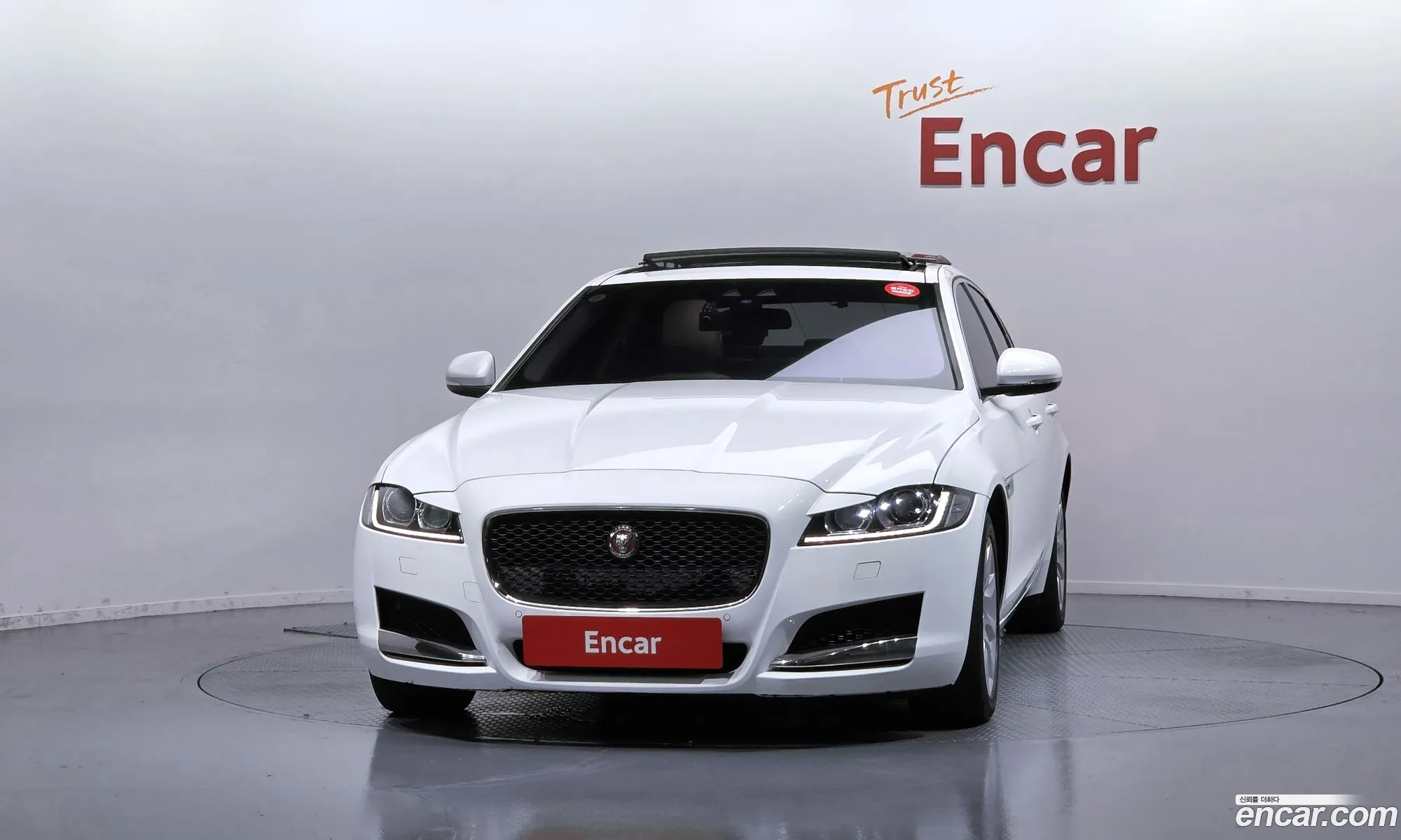 Jaguar XF 2017 SAJBA4BN6HCY43220 — 3