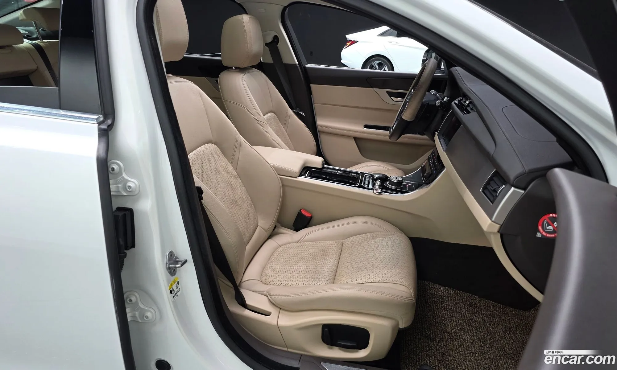 Jaguar XF 2017 SAJBA4BN6HCY43220 — 4
