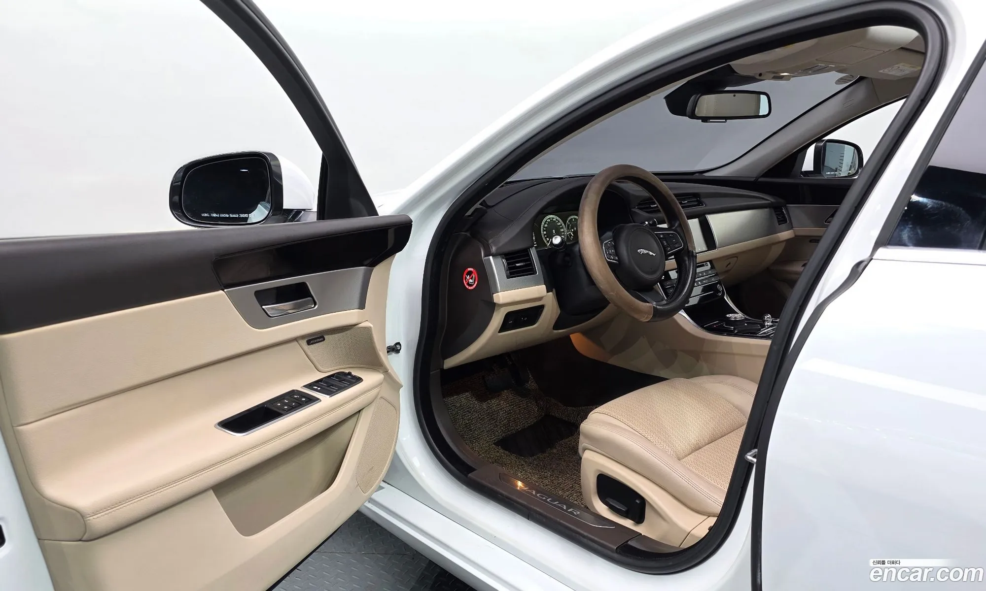Jaguar XF 2017 SAJBA4BN6HCY43220 — 20