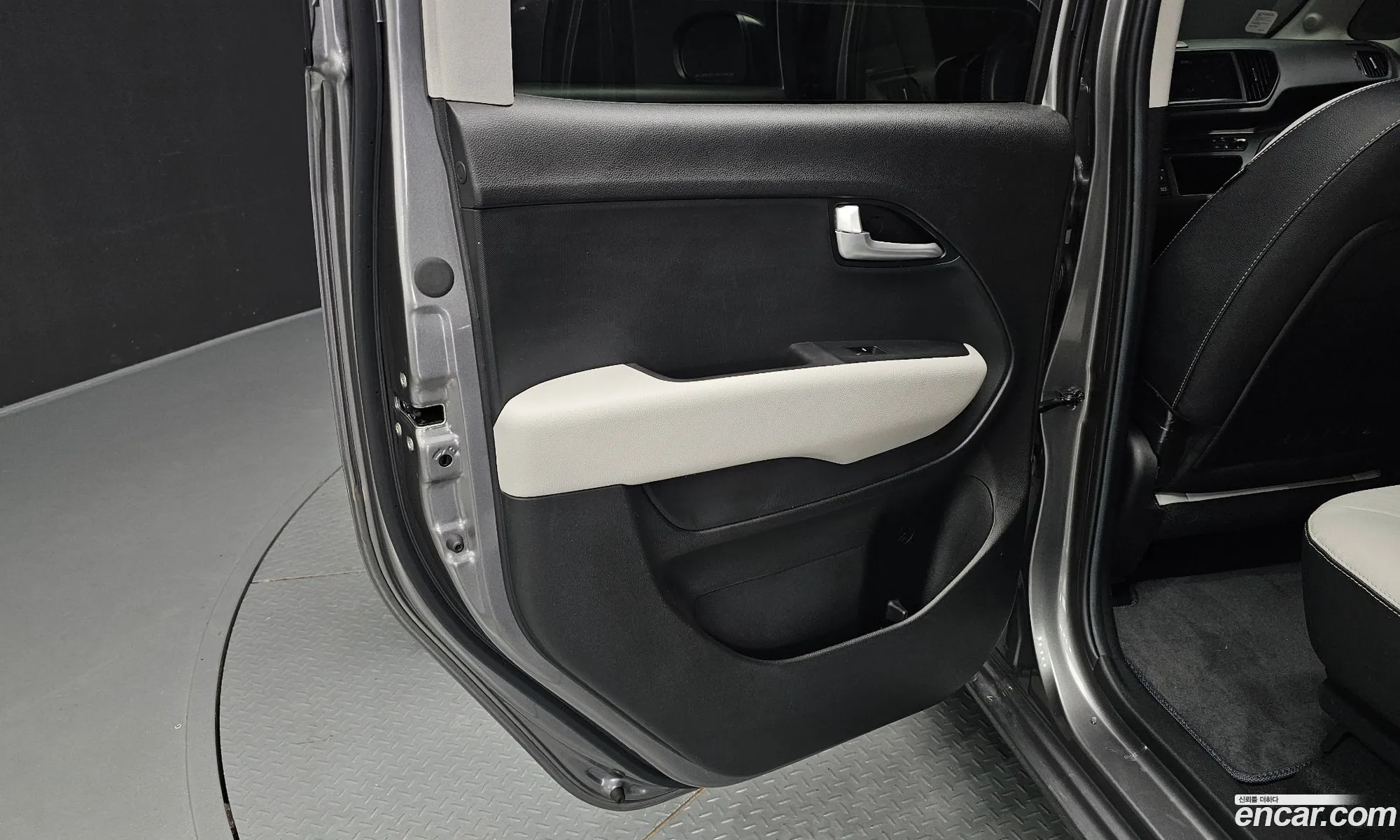 Kia Kia Ray EV 2024 — 16
