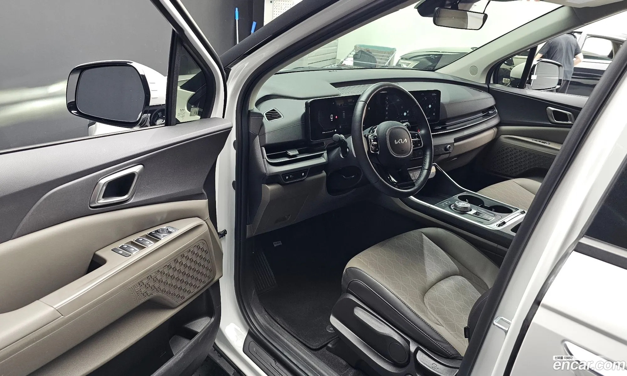 Kia Carnival 2024 — 17