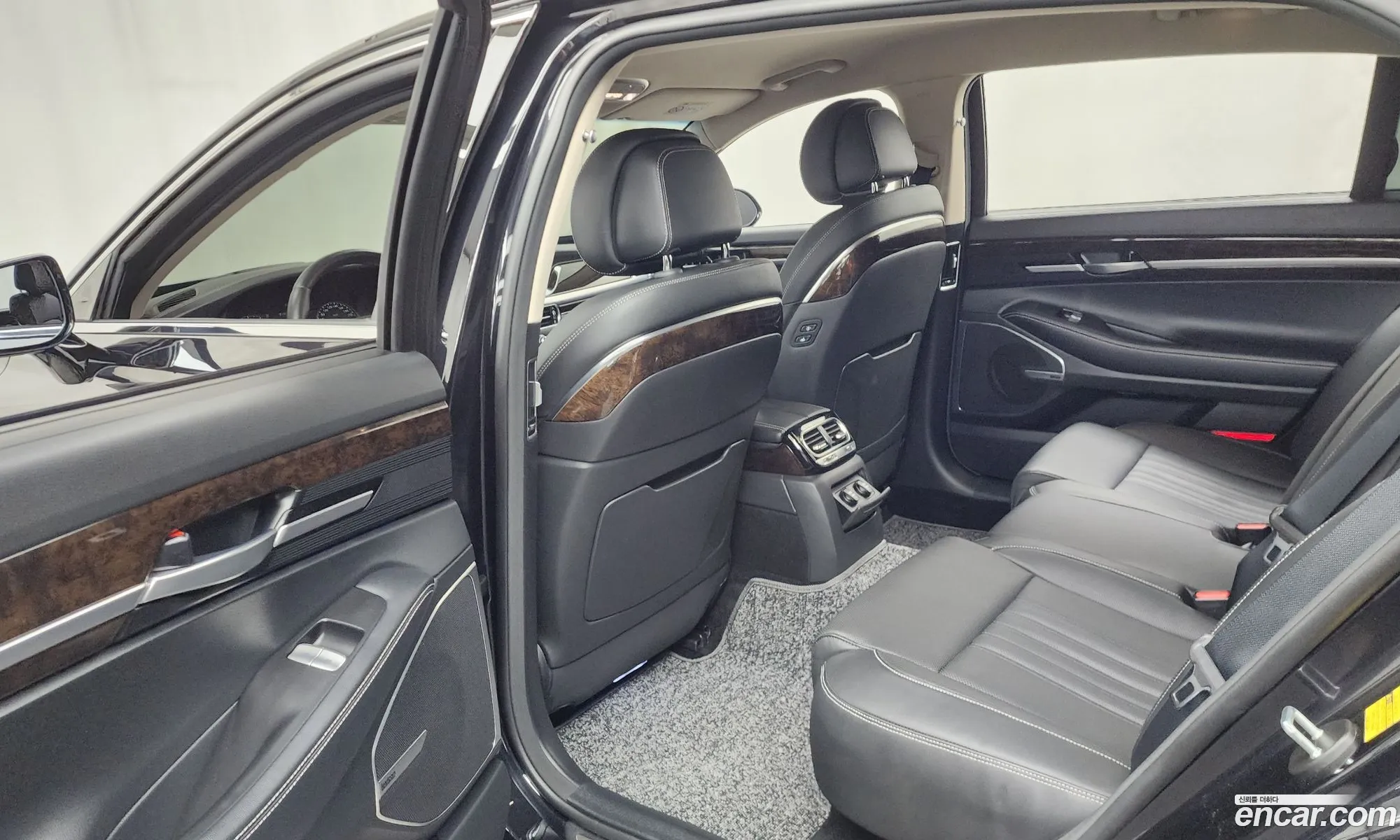 Genesis G90 2020 — 32