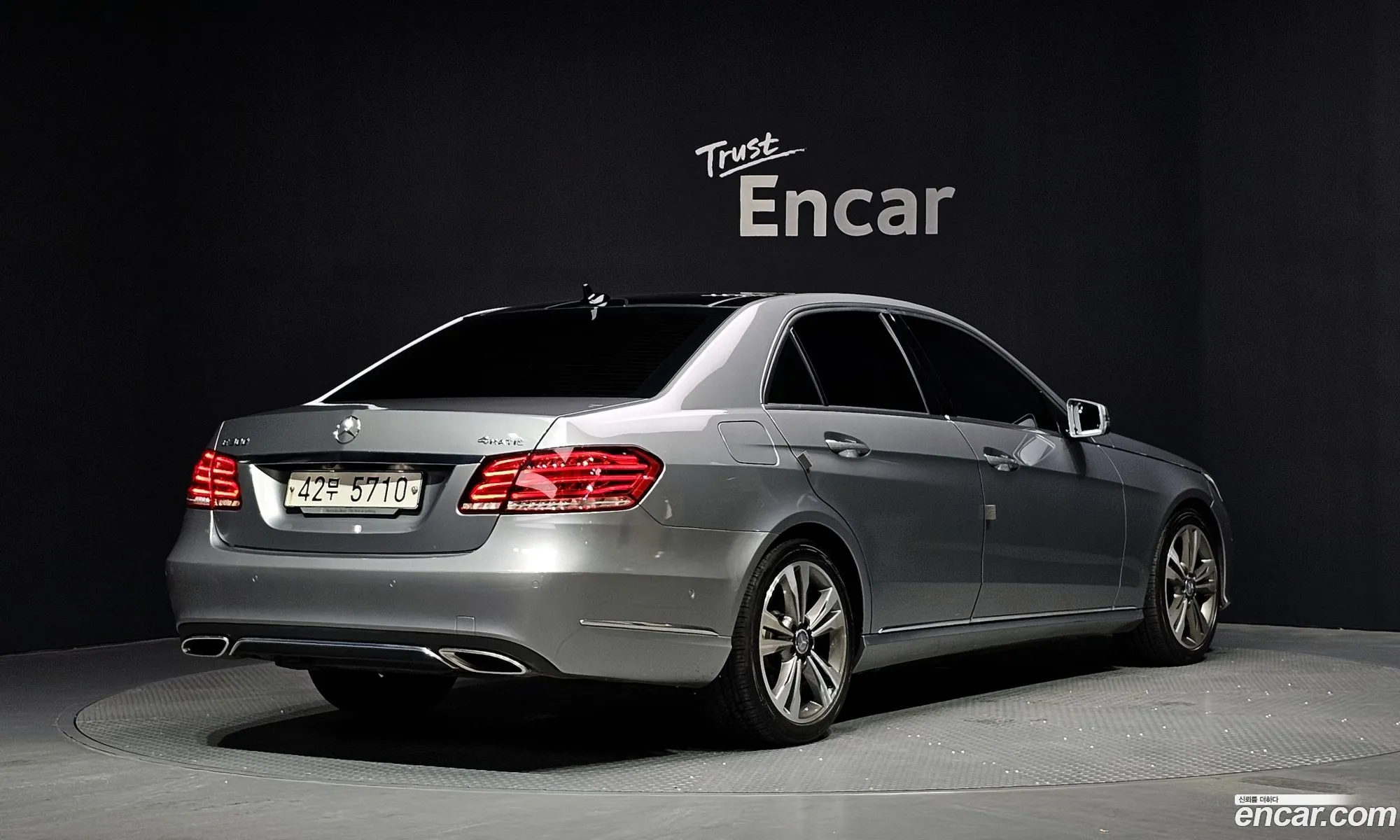 Mercedes-Benz E-Class W212 2014 WDDHF8BB8EB074220 — 14