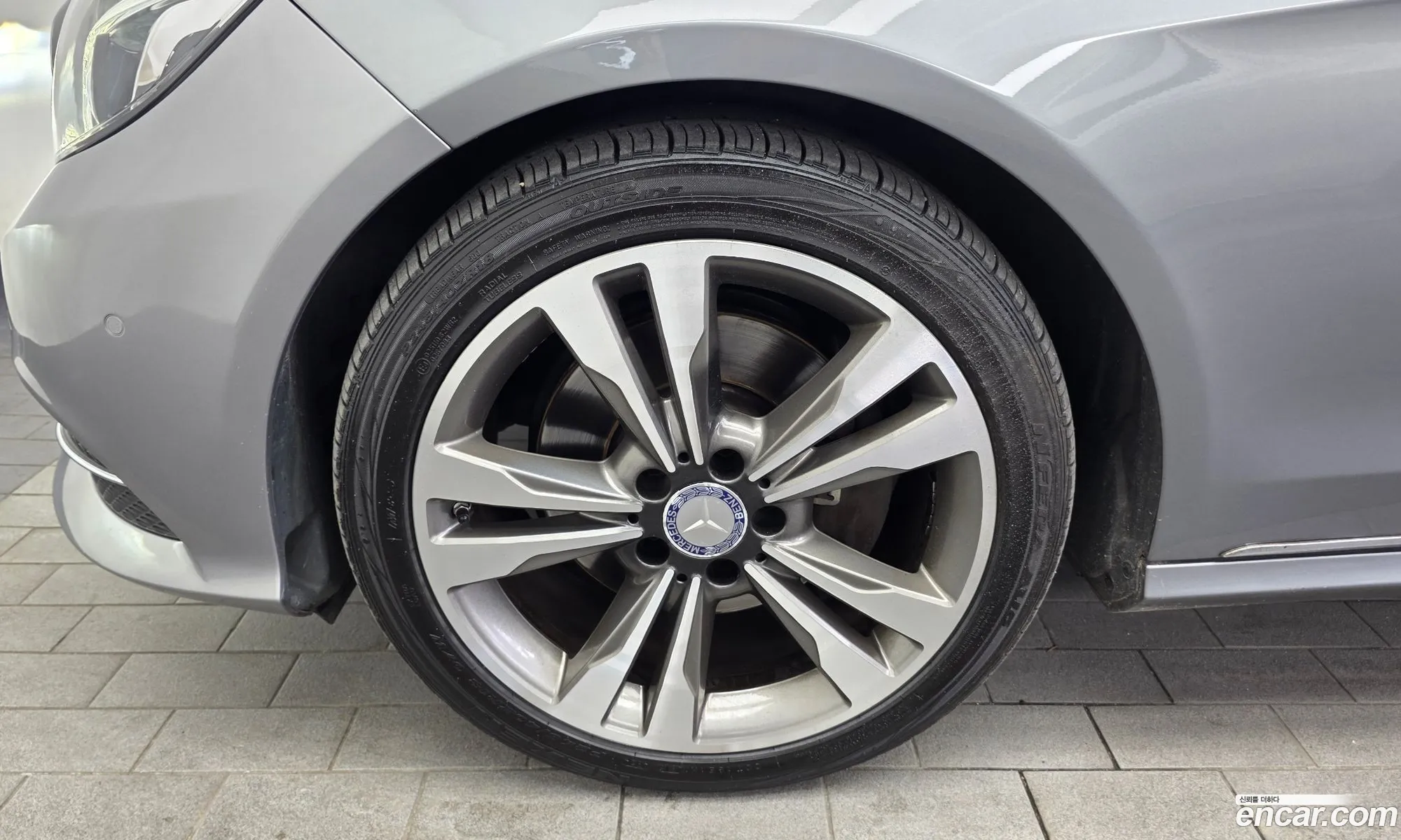 Mercedes-Benz E-Class W212 2014 WDDHF8BB8EB074220 — 3