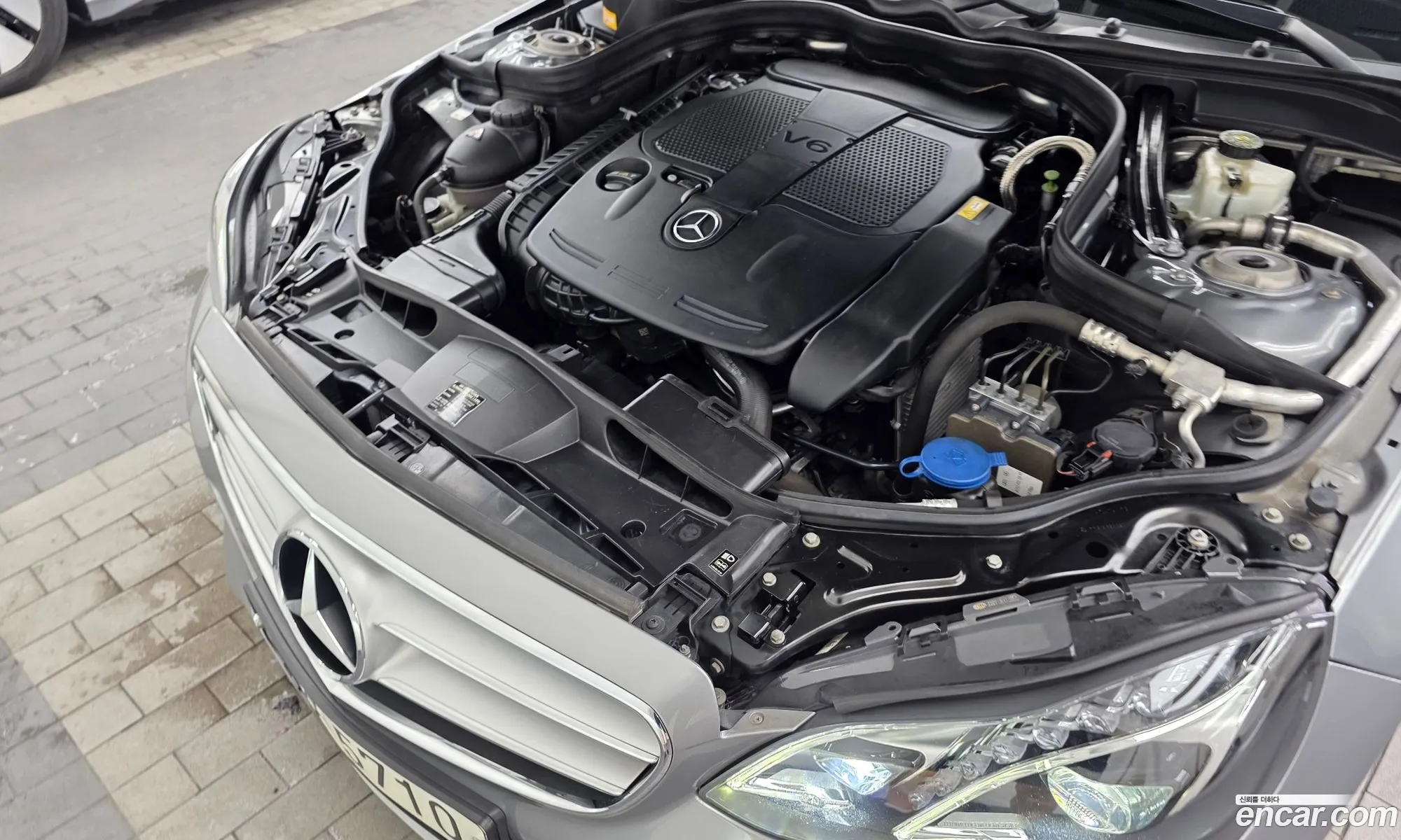 Mercedes-Benz E-Class W212 2014 WDDHF8BB8EB074220 — 18
