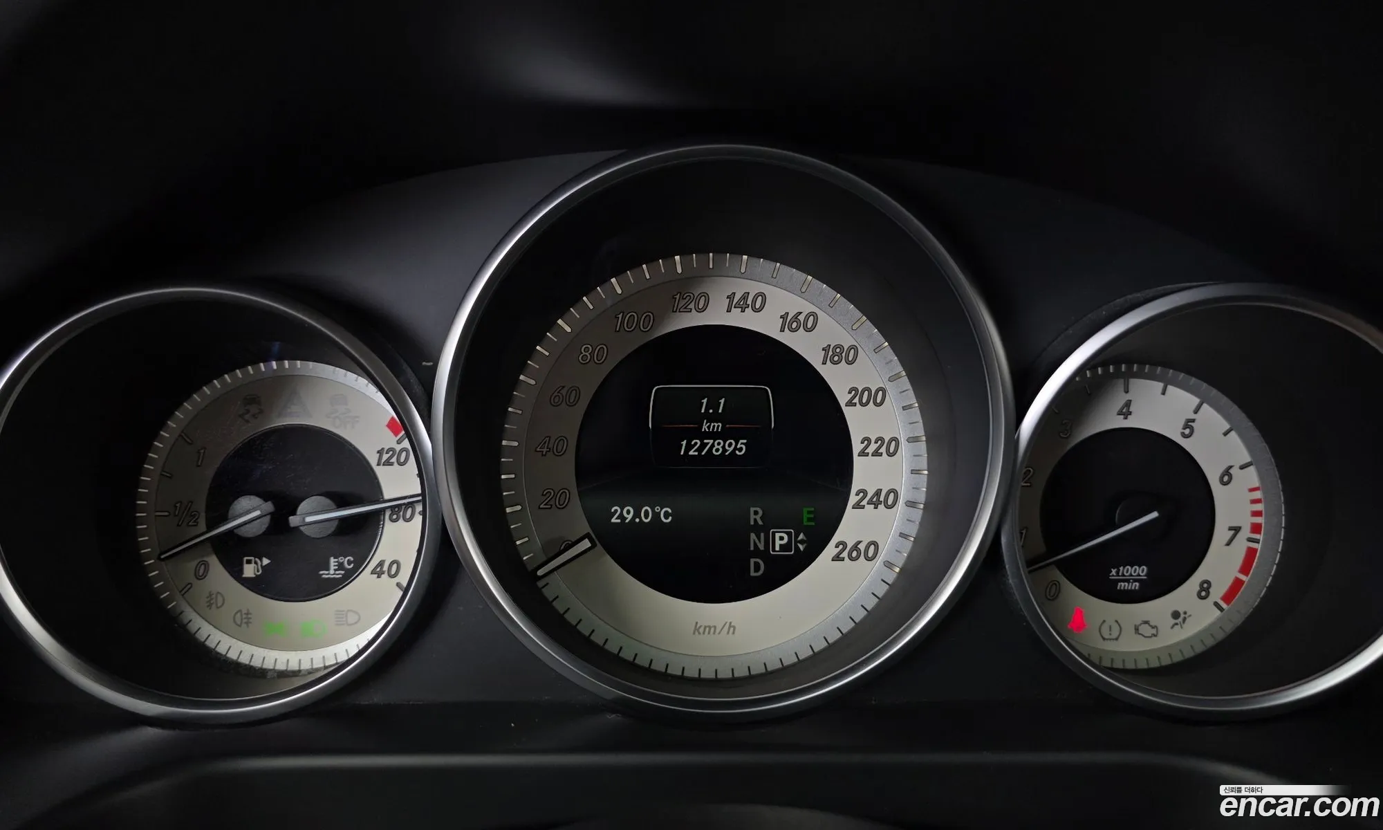 Mercedes-Benz E-Class W212 2014 WDDHF8BB8EB074220 — 12