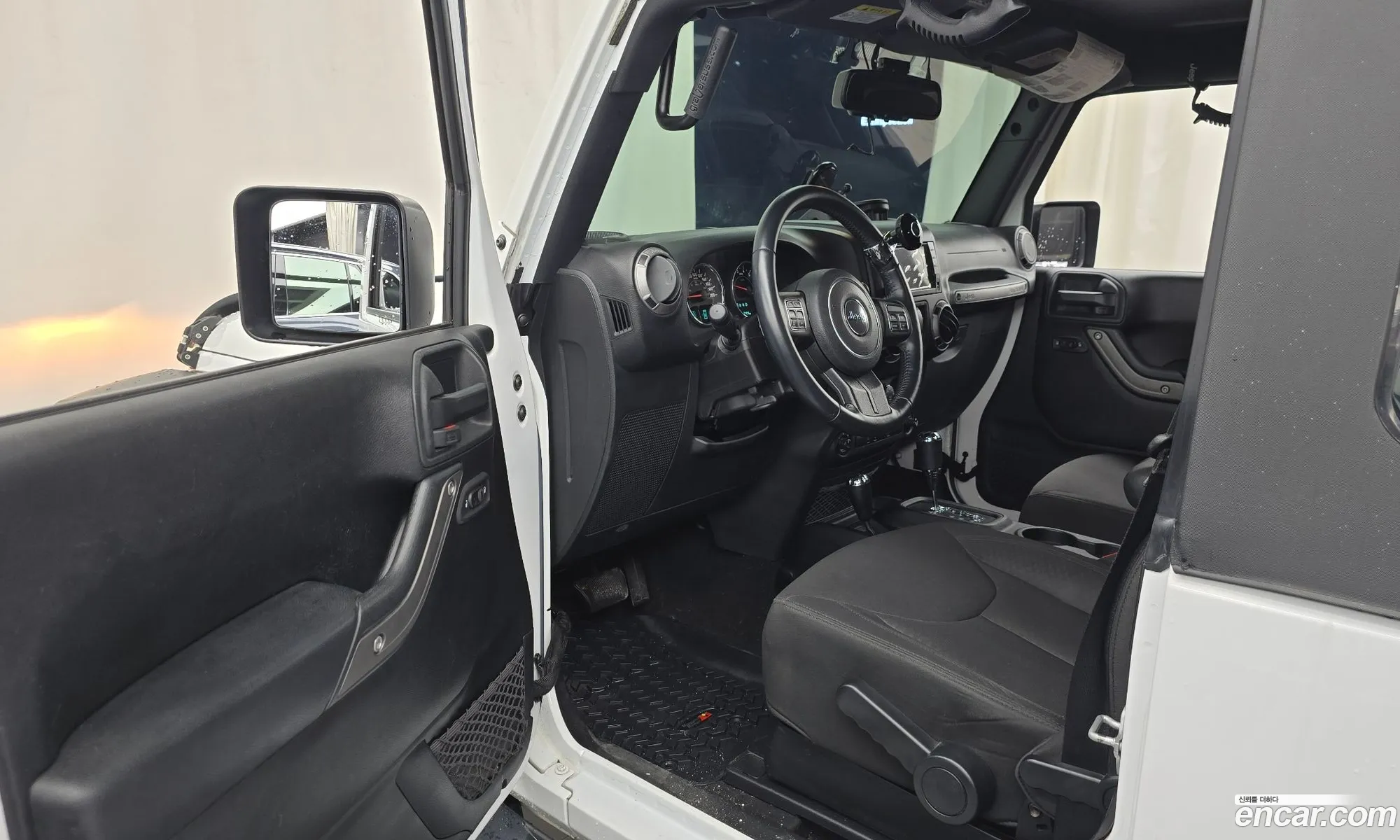 Jeep Wrangler 2017 1C4HJWAG6HL515352 — 4