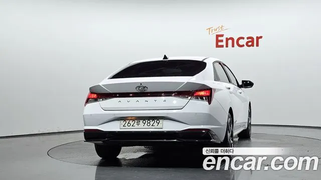 Hyundai Elantra Hybrid 2022 — 3