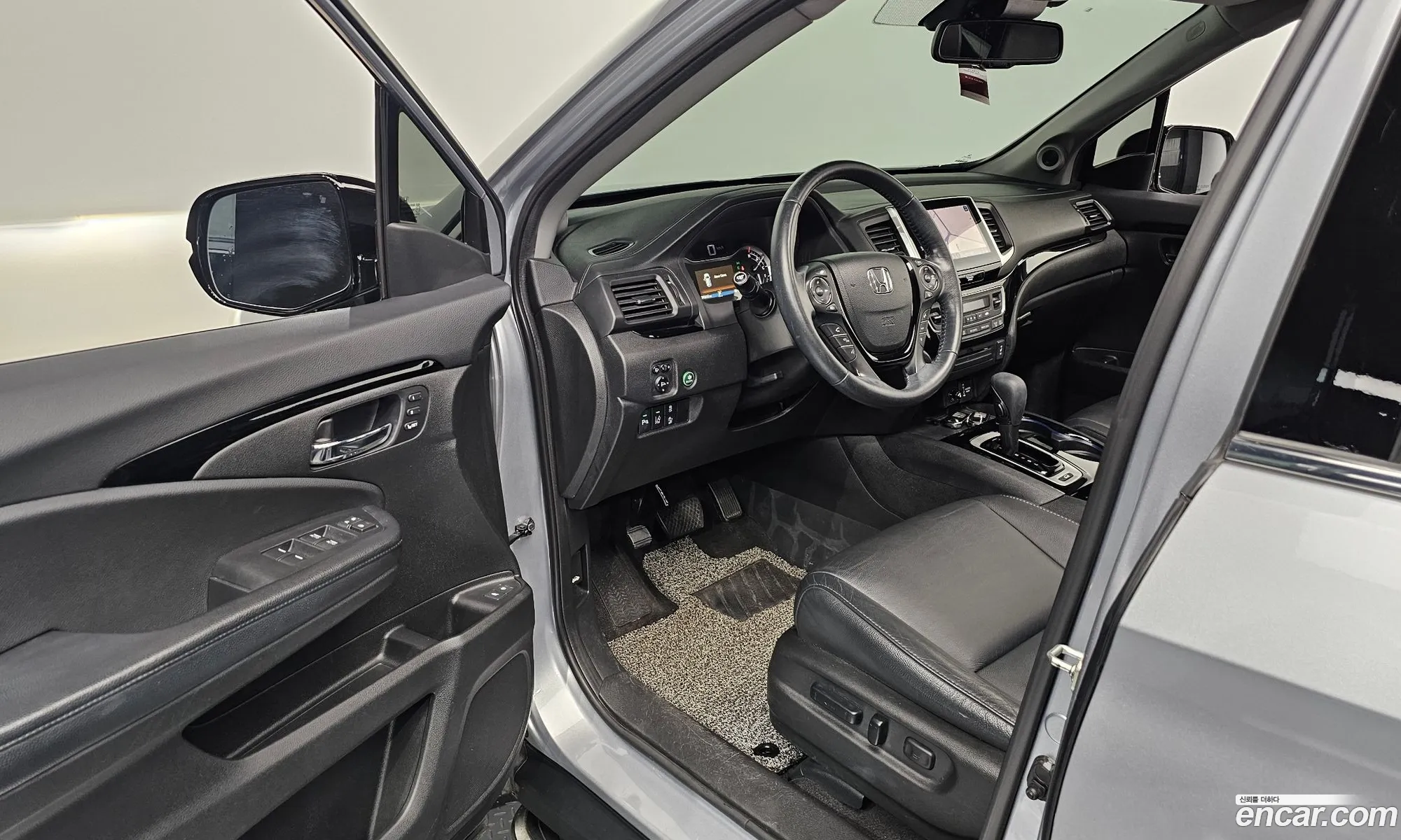 Honda Pilot 2017 5FNYF6850HB200833 — 32