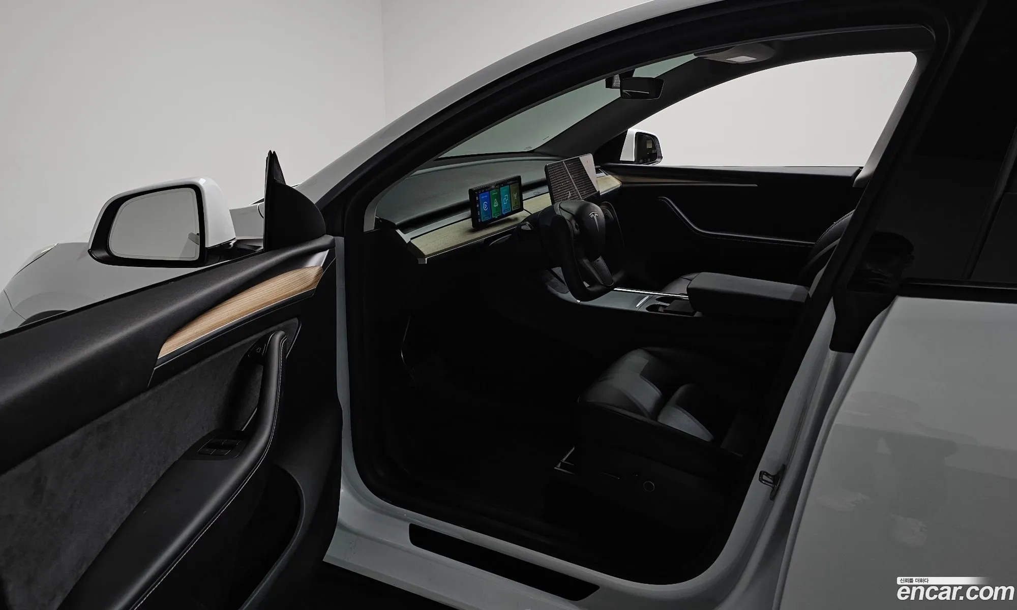Tesla Model Y 2023 — 19
