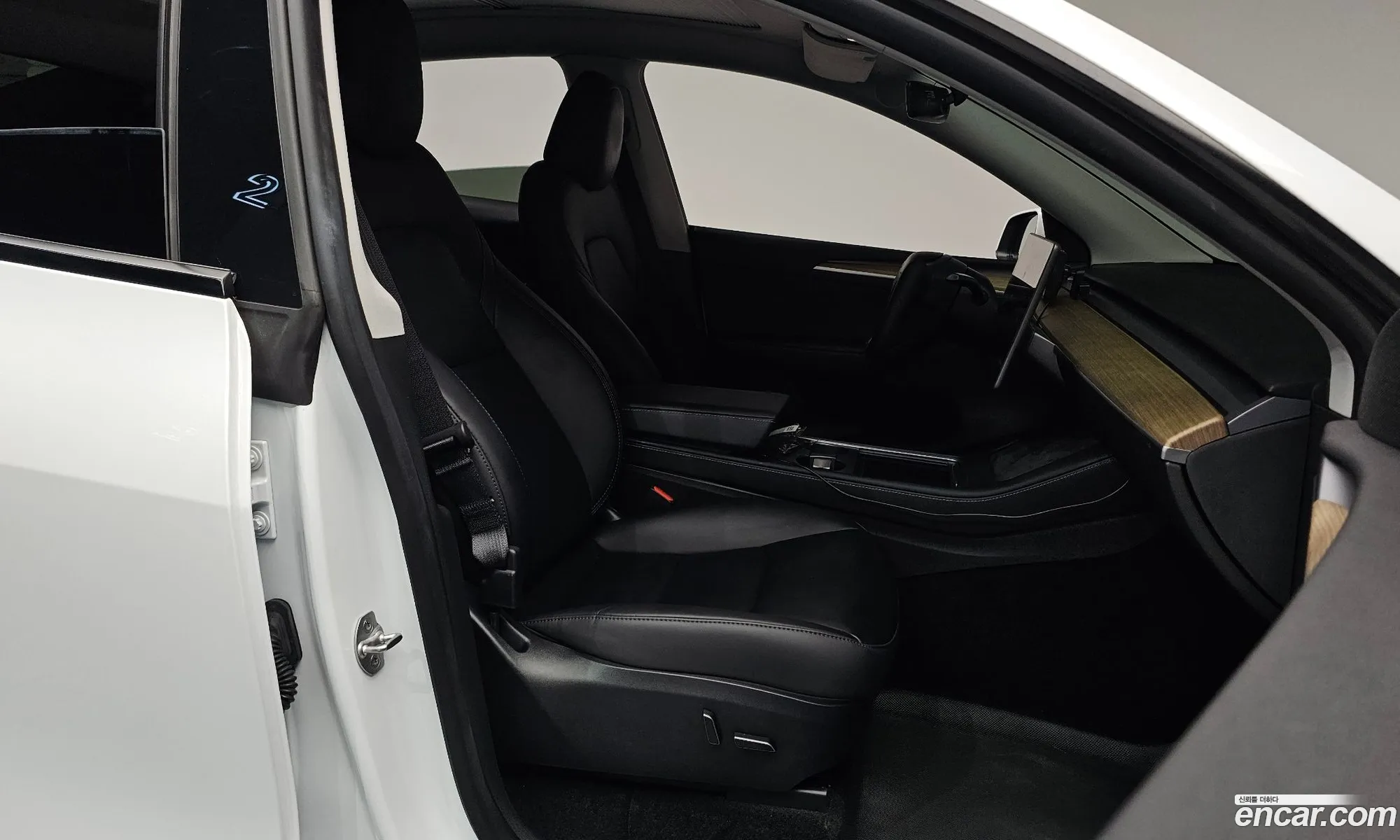 Tesla Model Y 2023 — 20