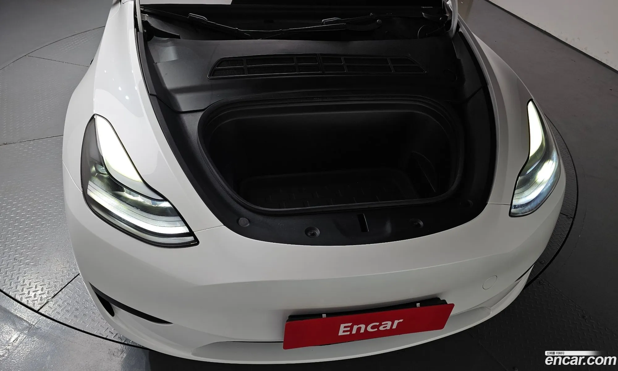 Tesla Model Y 2023 — 17