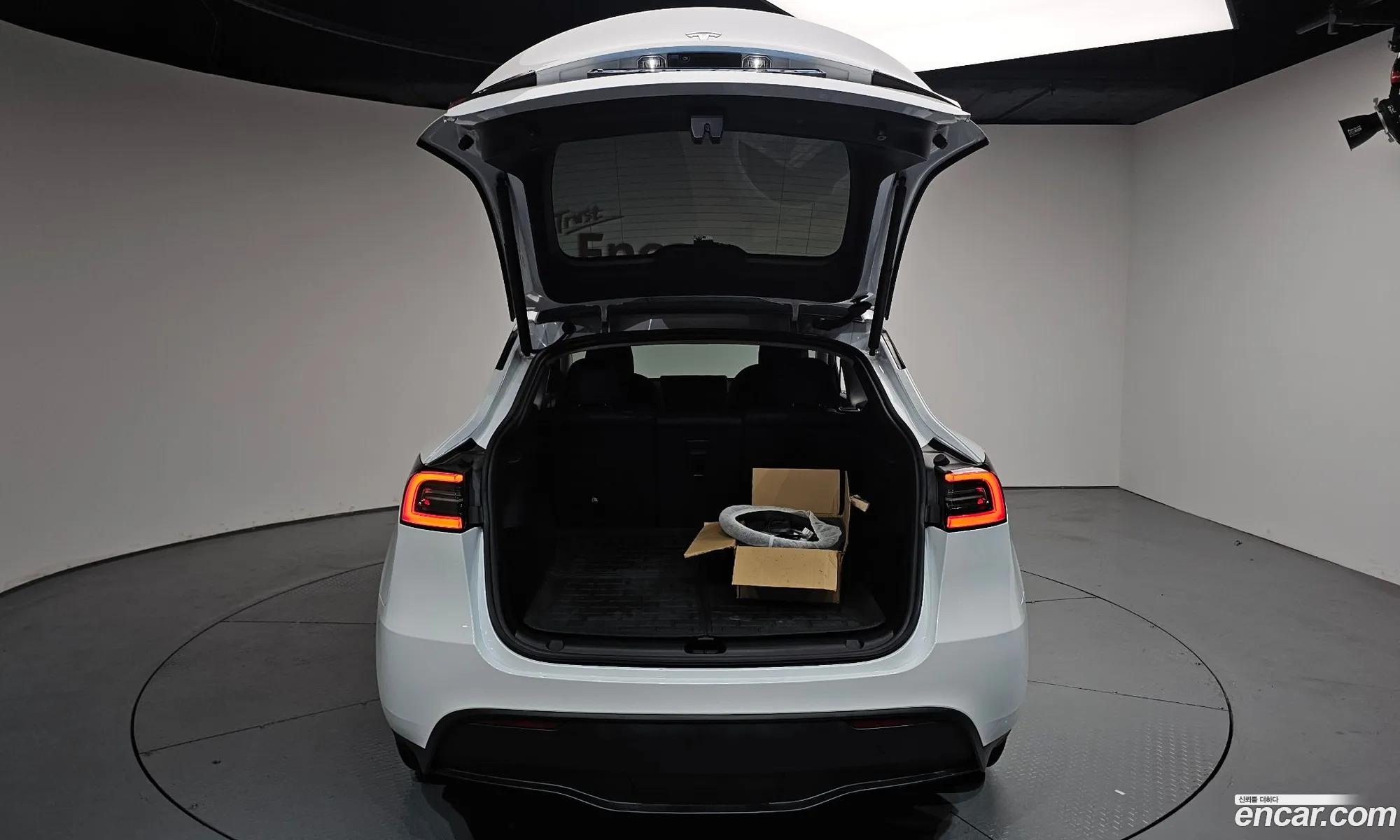 Tesla Model Y 2023 — 26