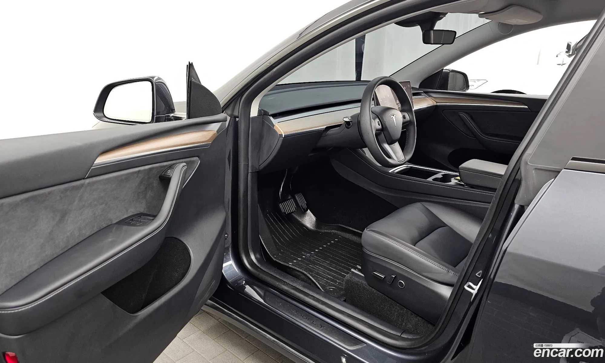 Tesla Model Y 2025 — 11