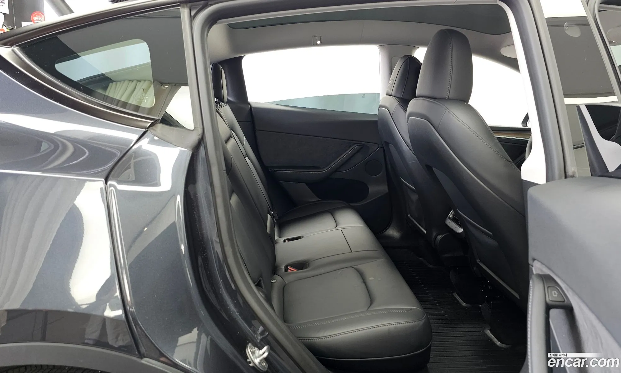 Tesla Model Y 2025 — 2