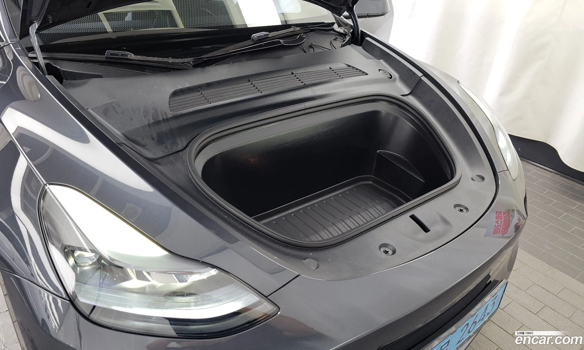 Tesla Model Y 2025 — 17