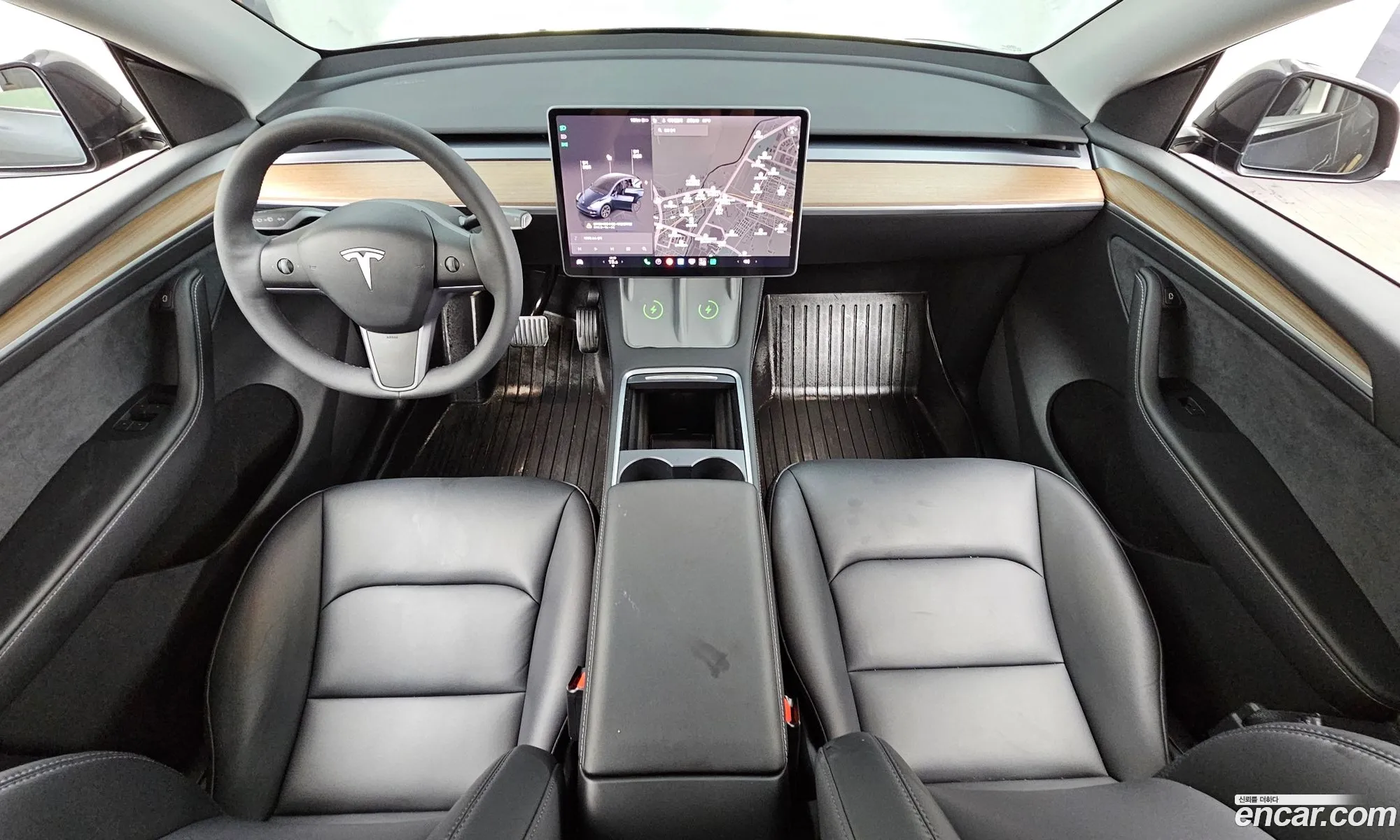 Tesla Model Y 2025 — 3
