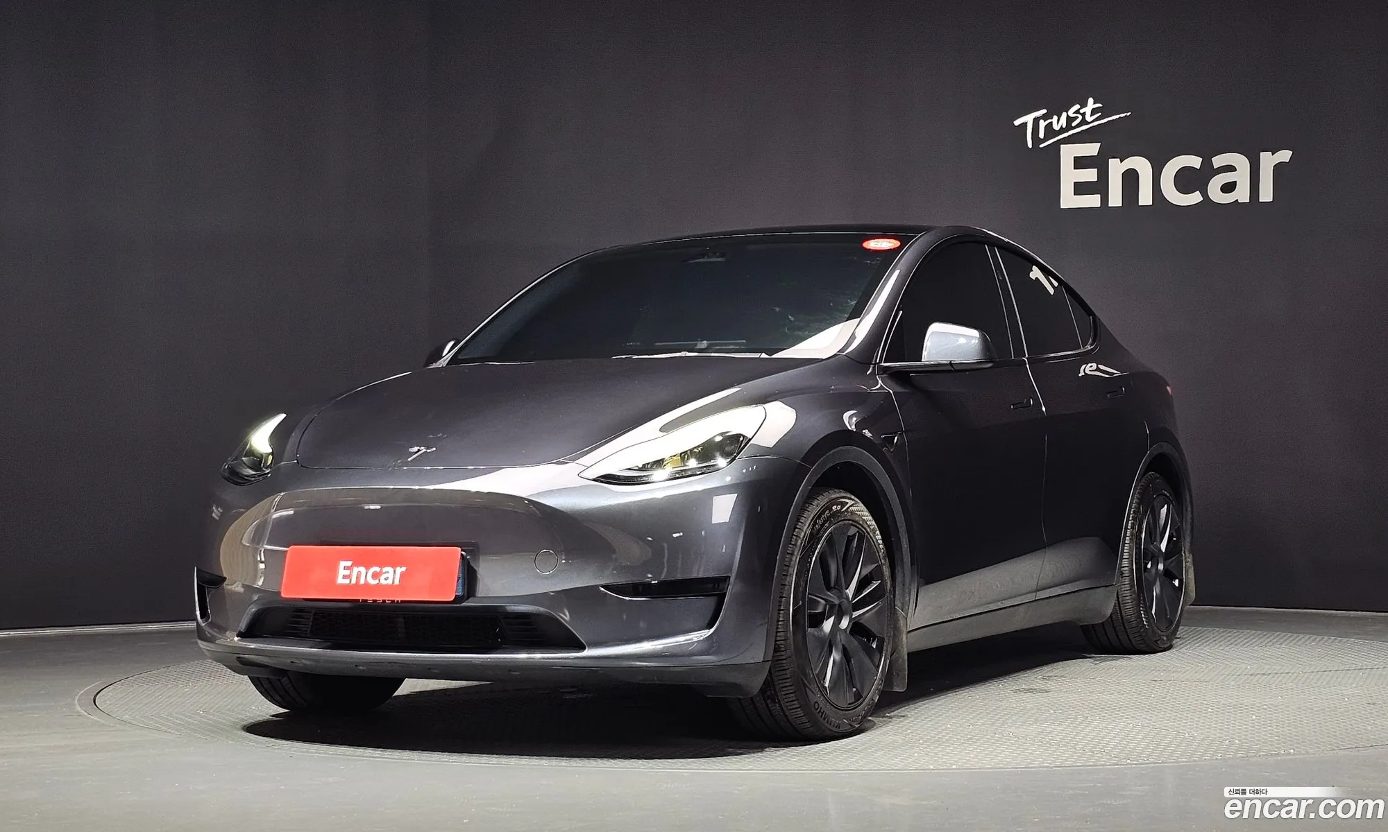 Tesla Model Y 2025 — 16