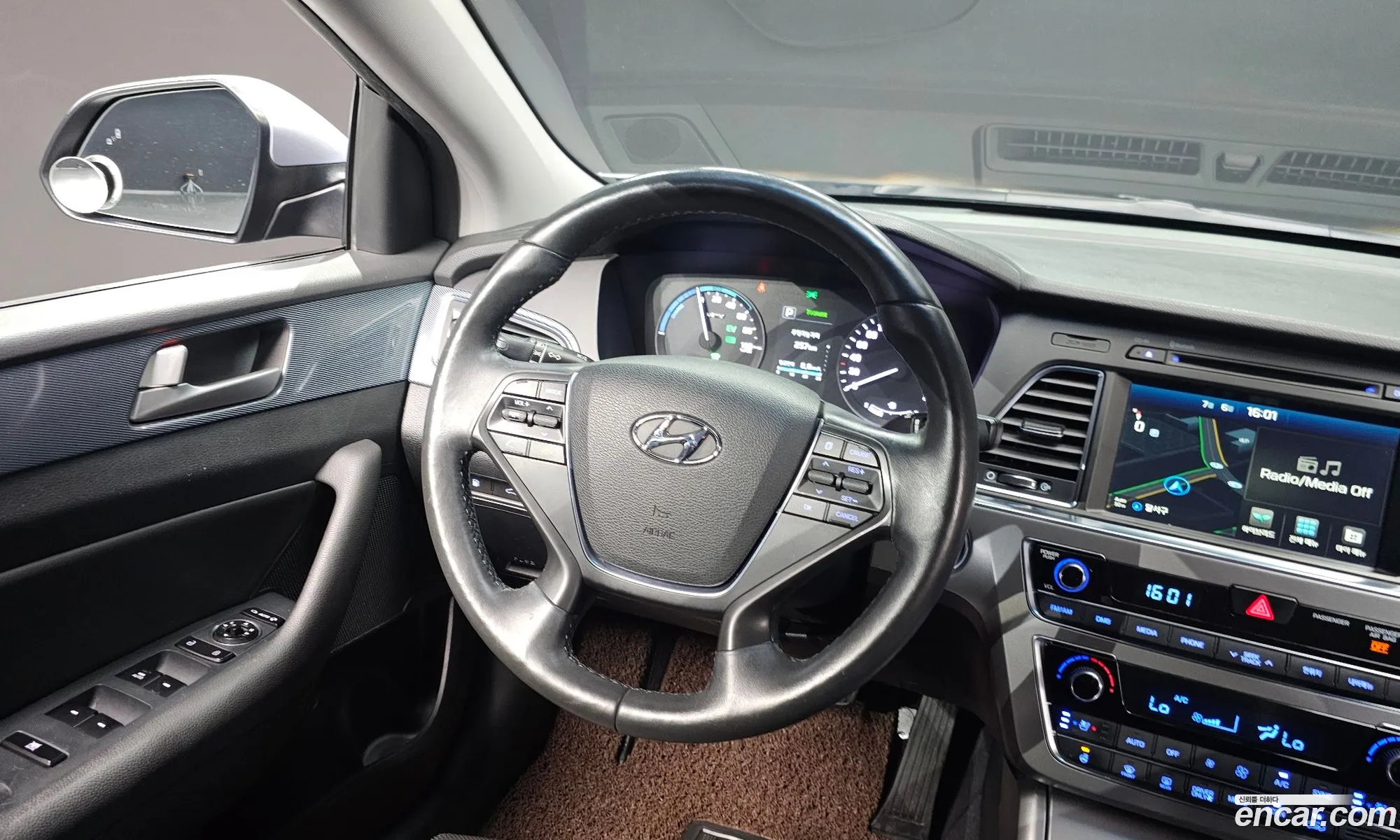 Hyundai LF Sonata Hybrid 2016 — 7