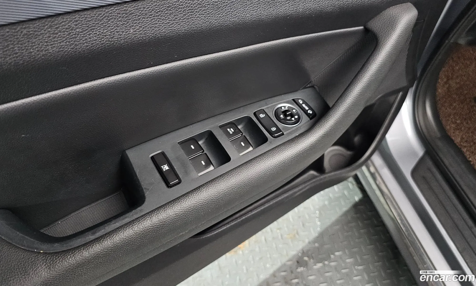 Hyundai LF Sonata Hybrid 2016 — 17