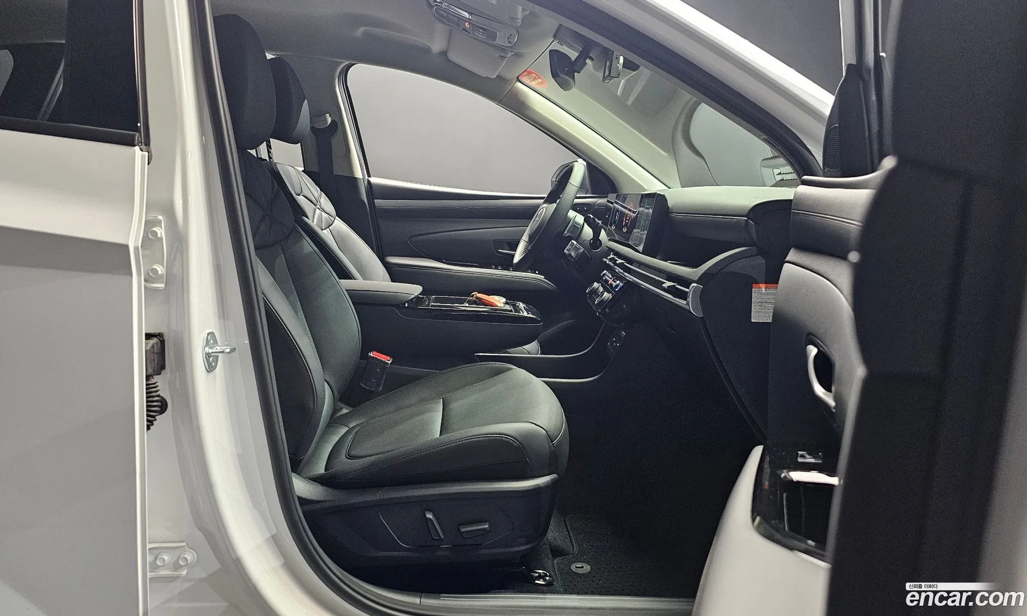 Hyundai Tucson Hybrid 2025 — 28