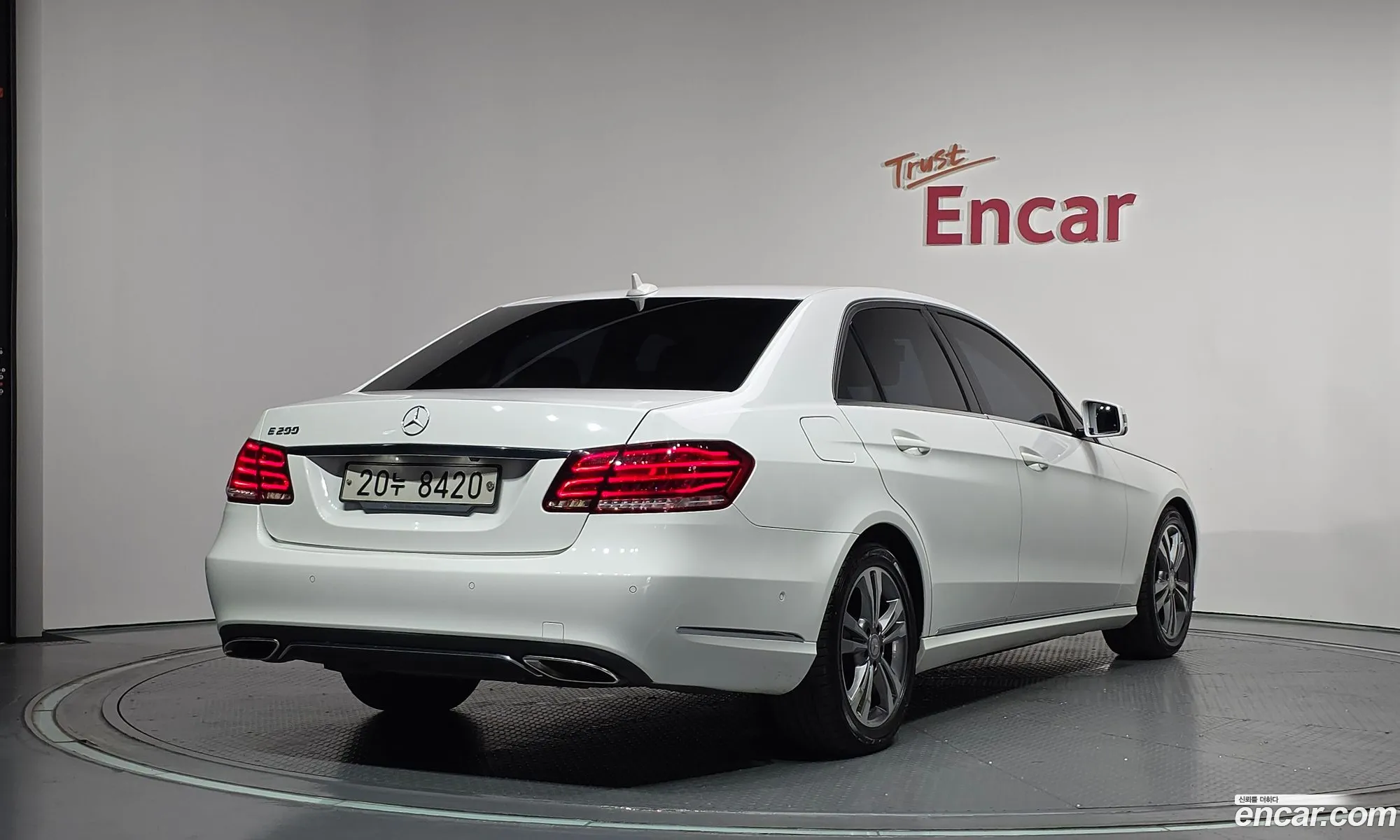 Mercedes-Benz E-Class W212 2015 — 18