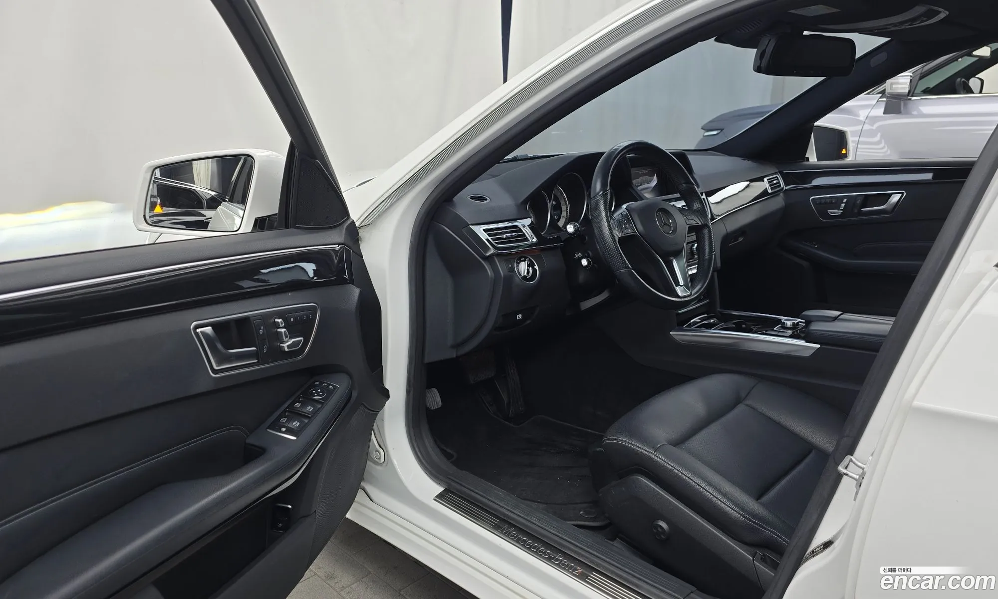 Mercedes-Benz E-Class W212 2015 — 12