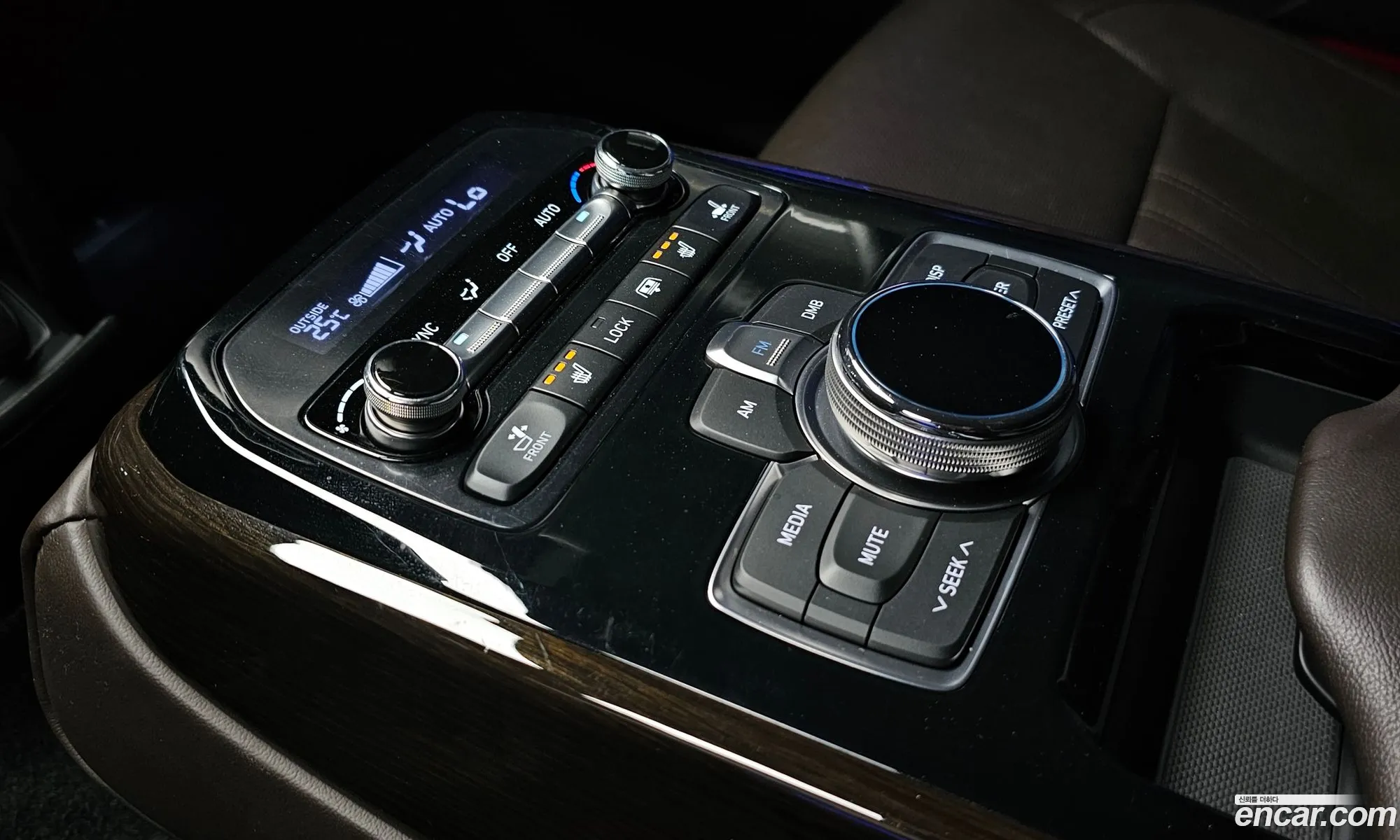 Genesis EQ900 2017 — 25
