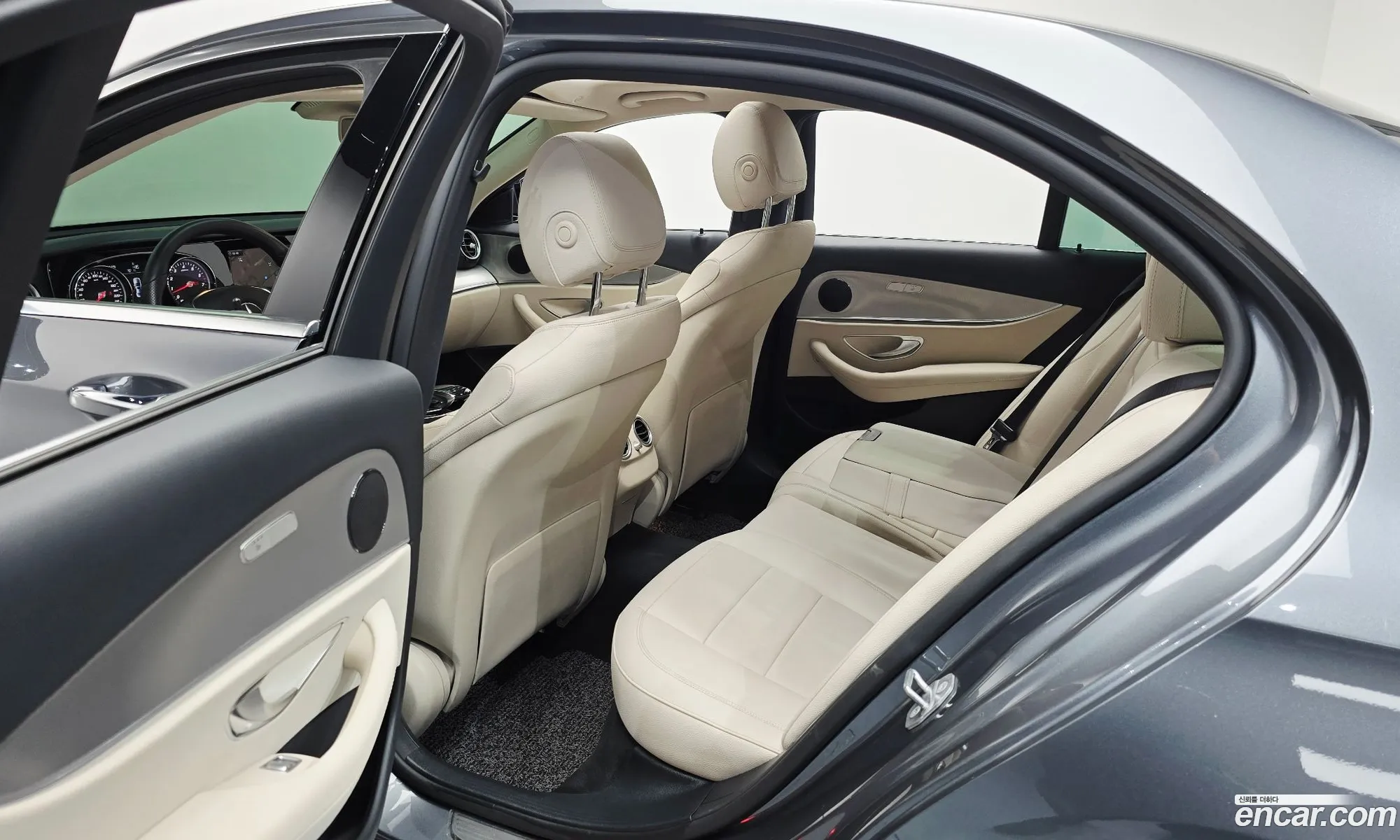 Mercedes-Benz E-Class W213 2018 WDDZF4CB0JA401446 — 27
