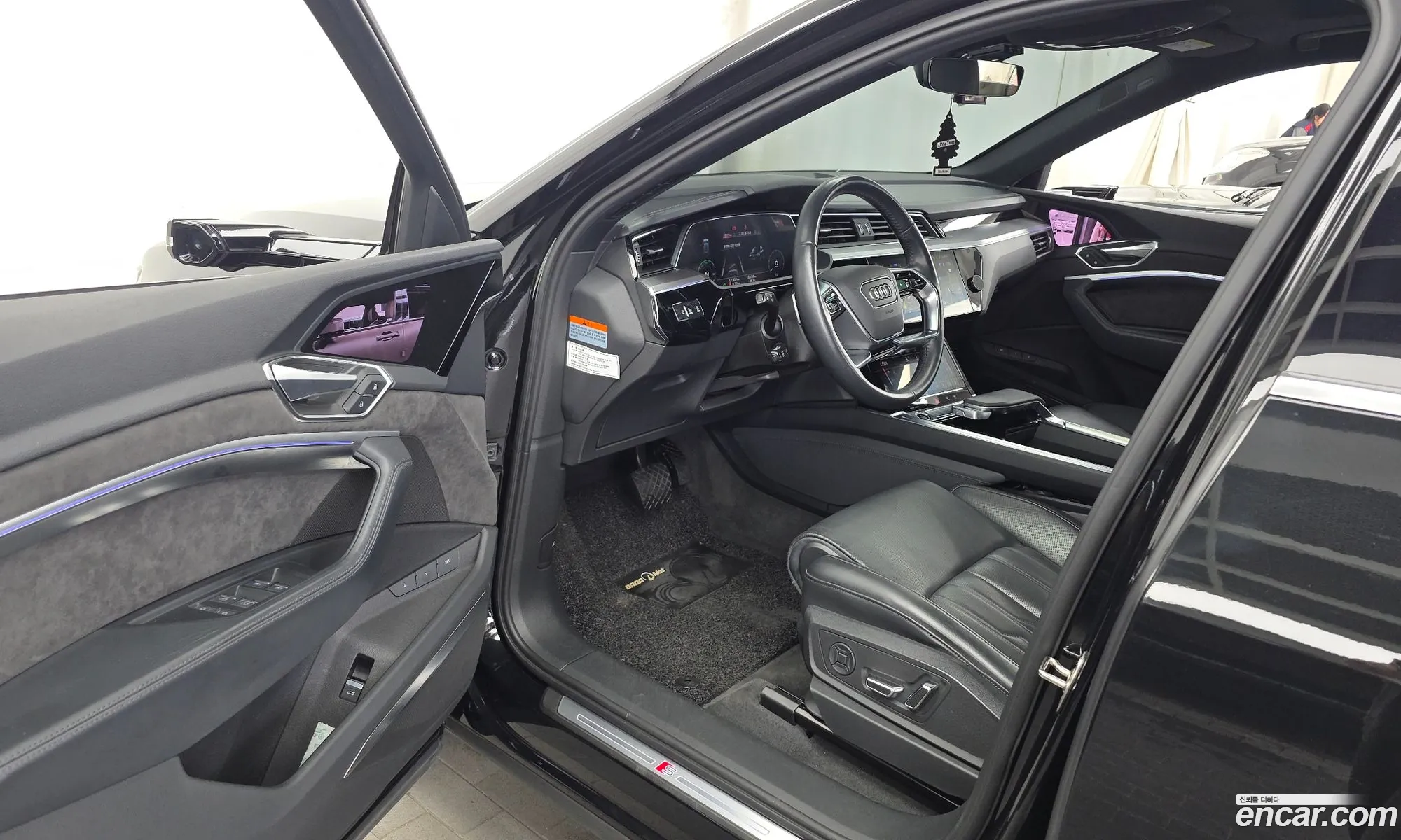 Audi e-tron 2021 WAUZZZGE7MB041753 — 33