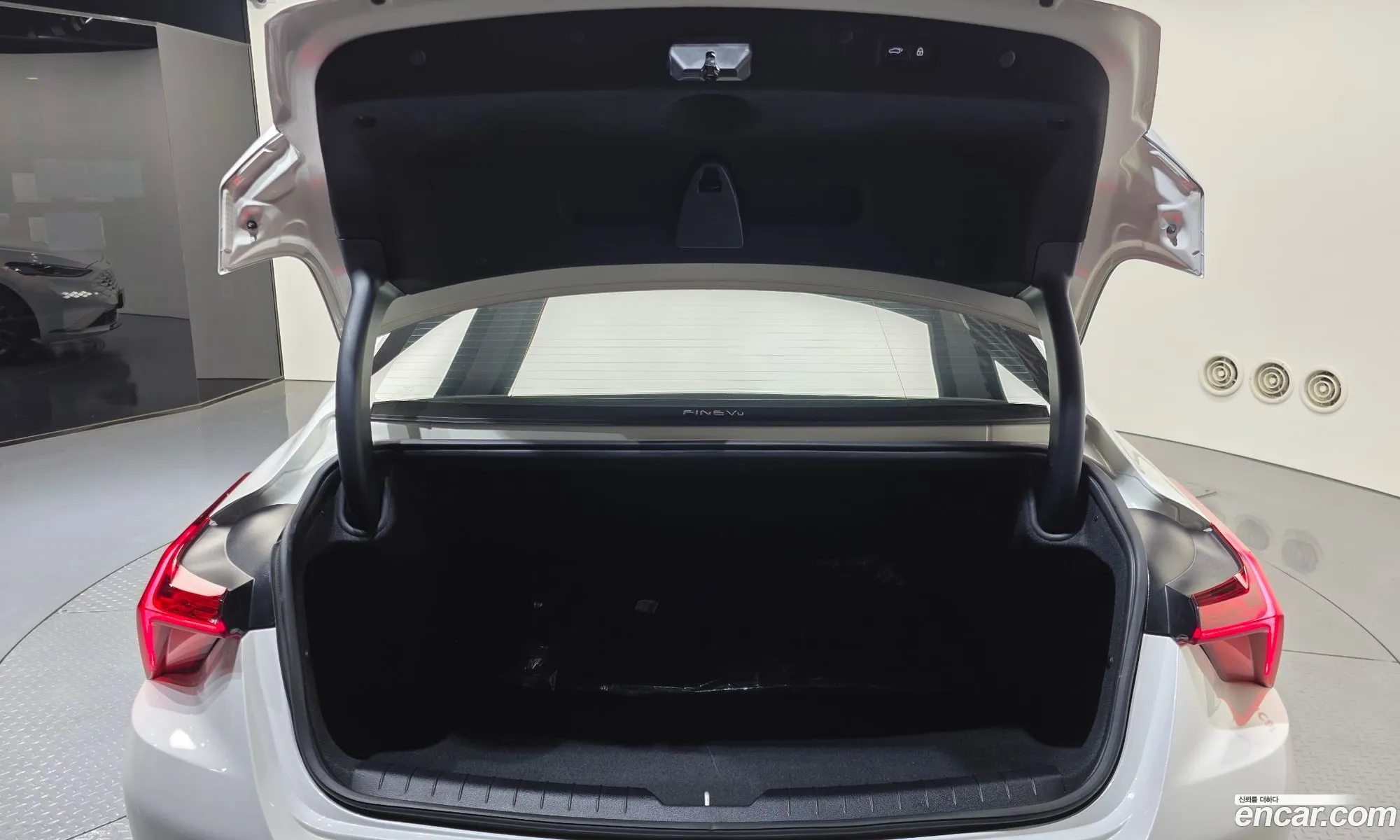 Kia K8 Hybrid 2023 — 18